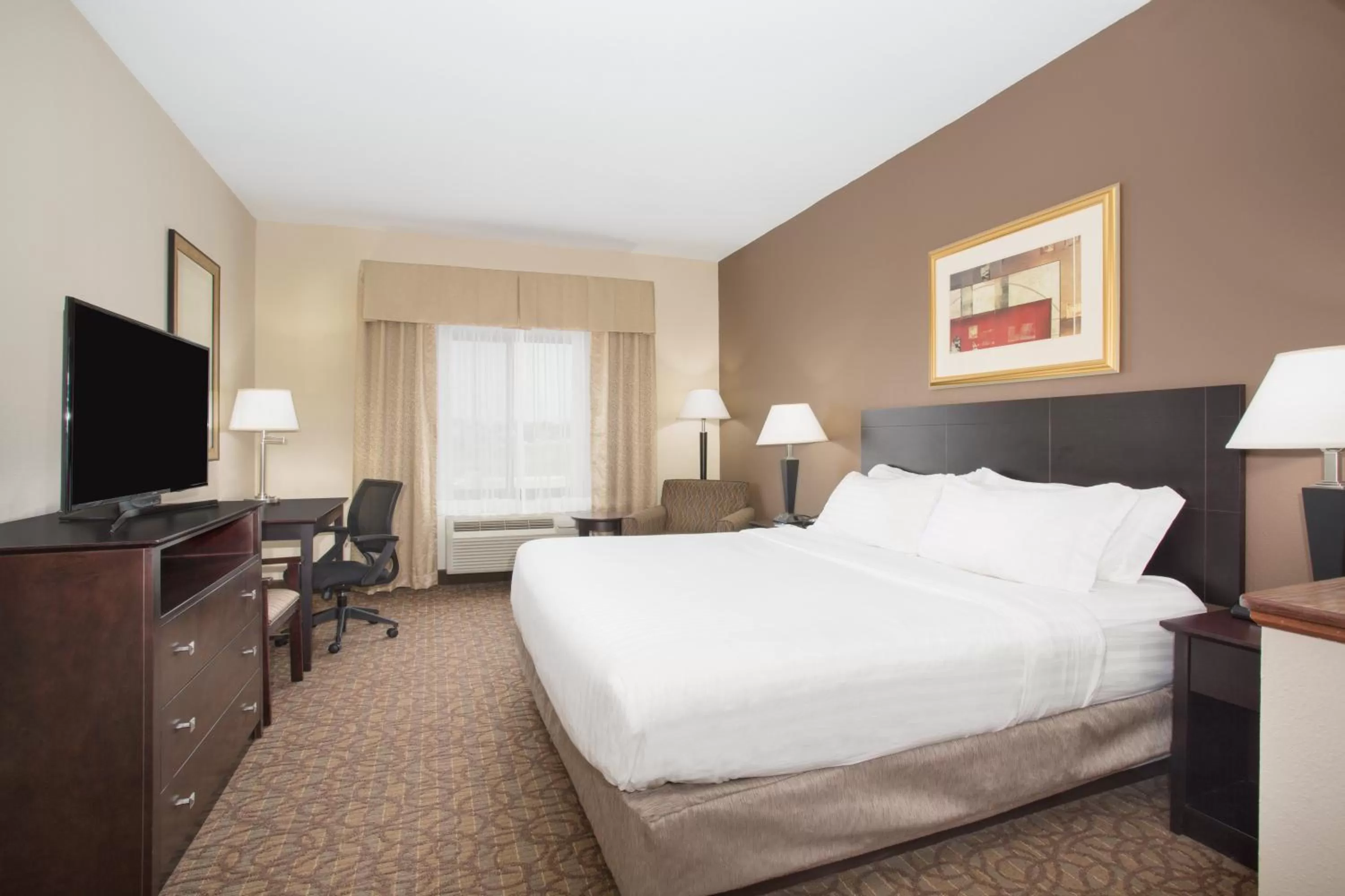 Standard King Room in Holiday Inn Express Hotel & Suites Concordia US 81 by IHG