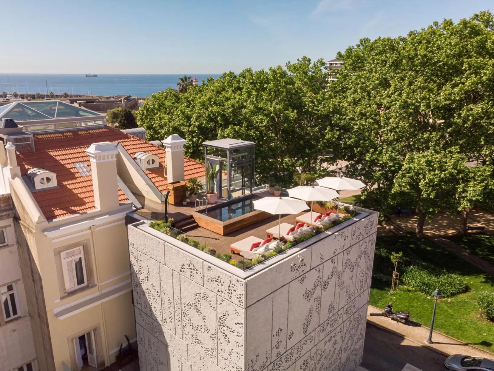 Property building in Artsy Cascais