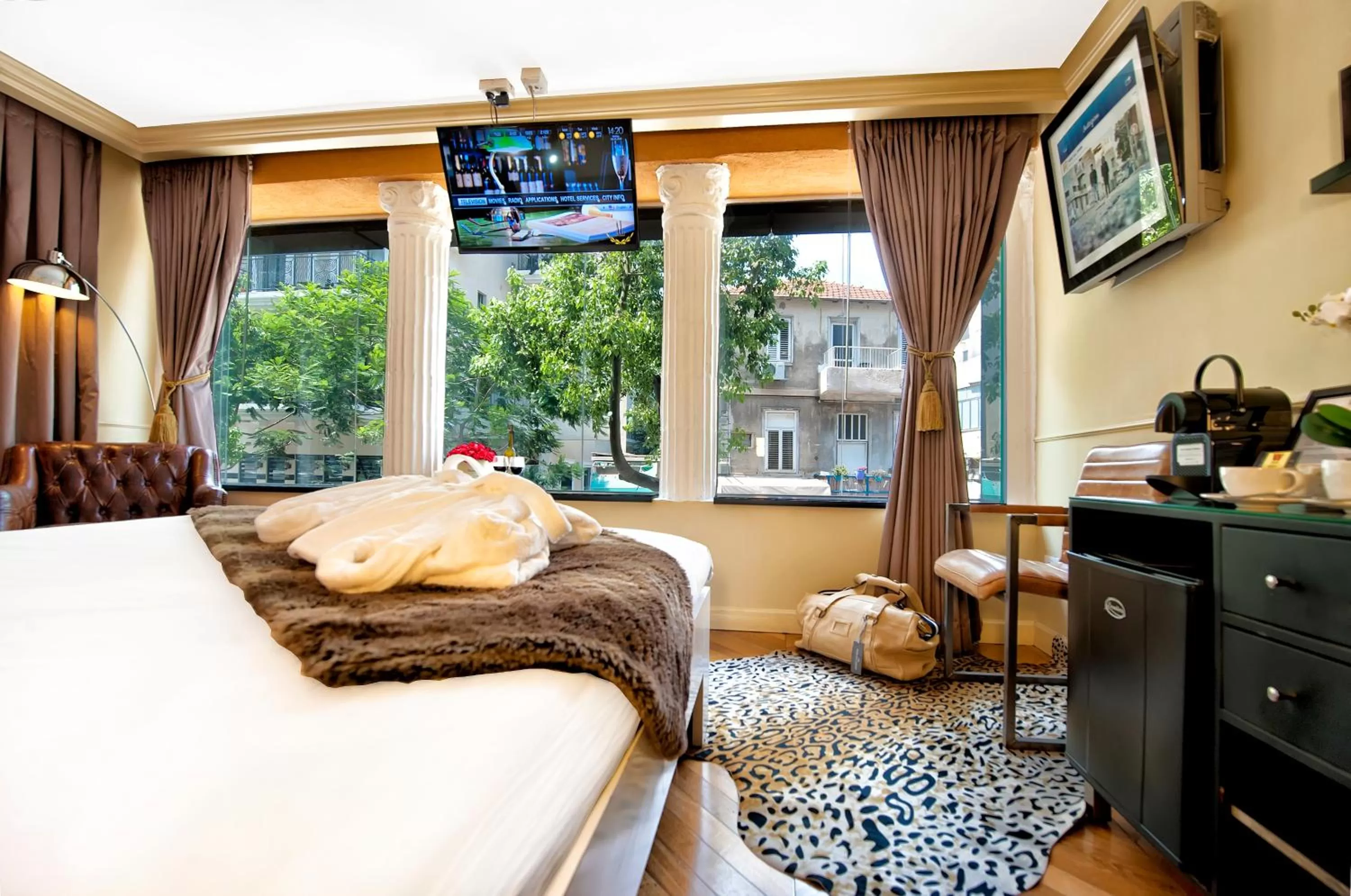 Luxury Room with City View in Montefiore 16 - Urban Boutique Hotel