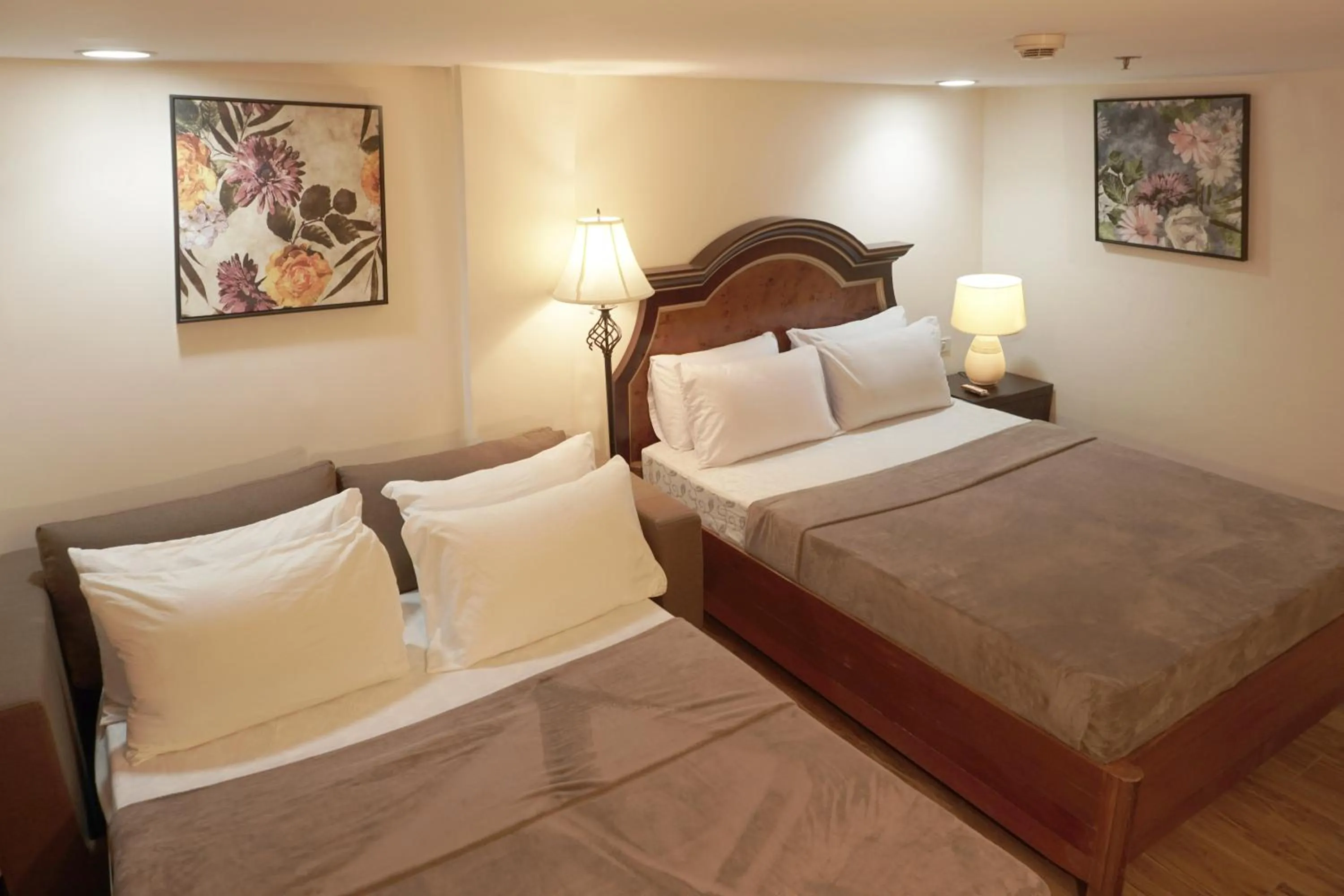 Family Suite in 1775 Adriatico Suites