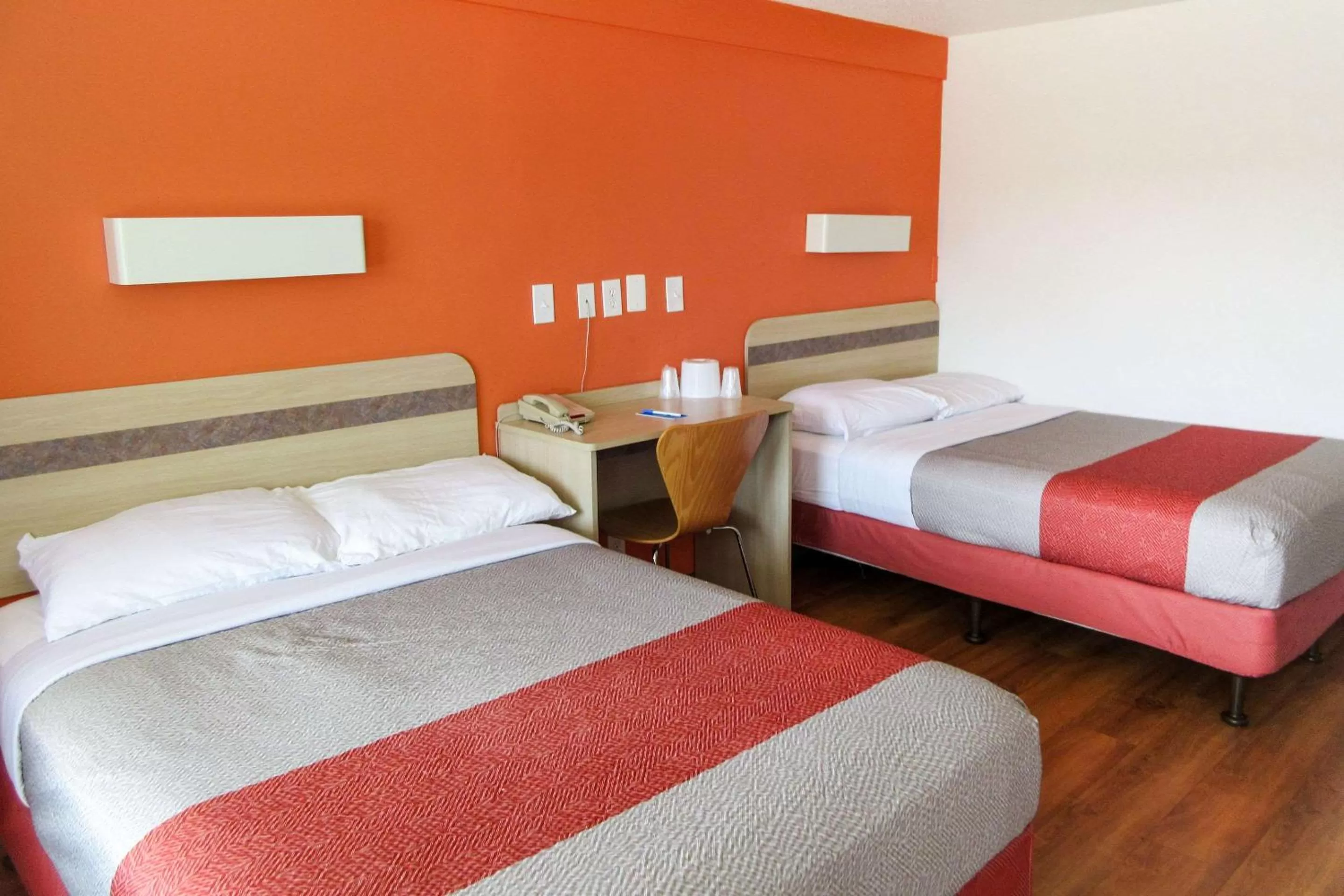 Queen Room with Two Queen Beds - Smoking in Rodeway Inn Altoona Orchard Plaza