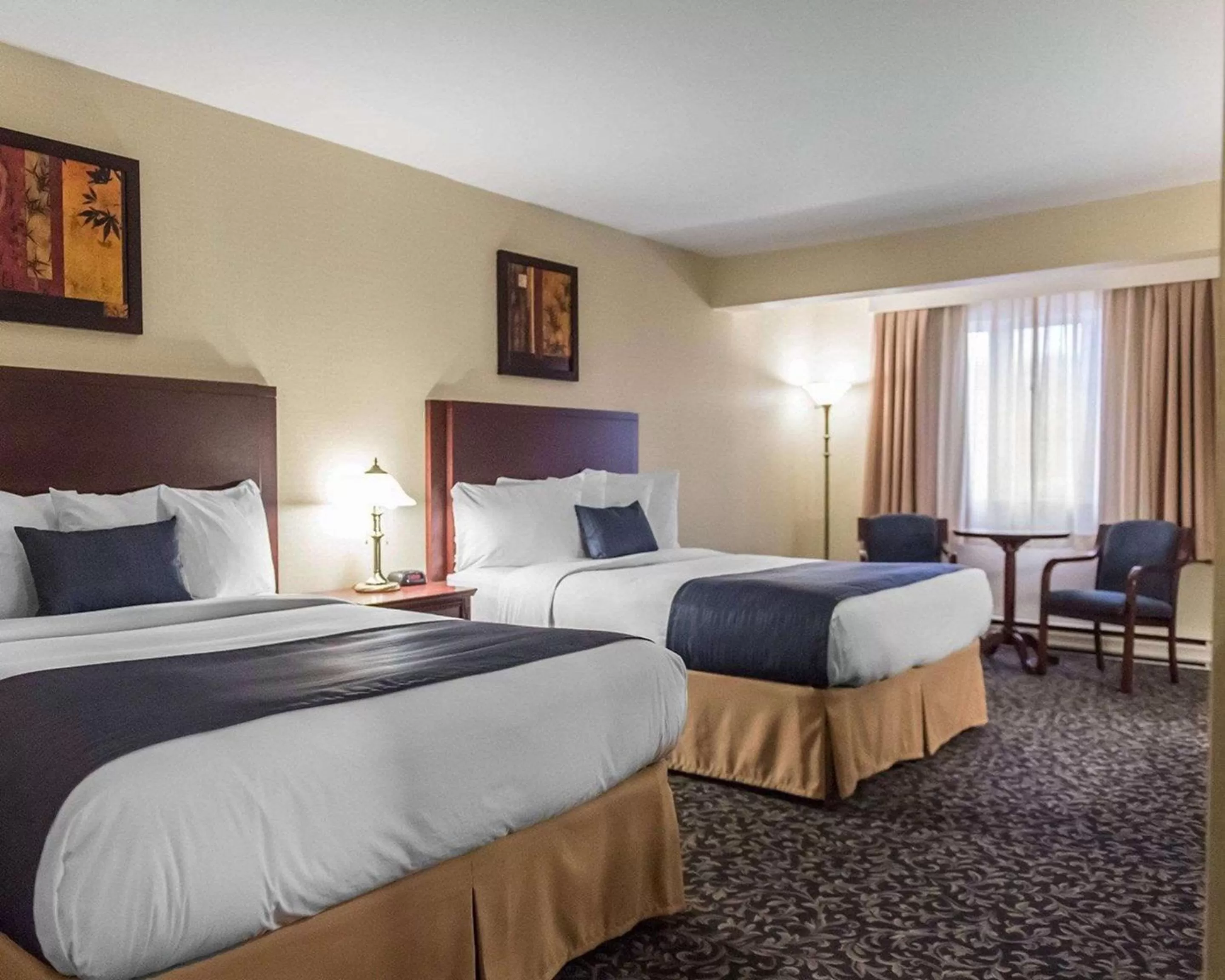 Queen Room with Two Queen Beds - Non-Smoking in Quality Inn Mont-Laurier