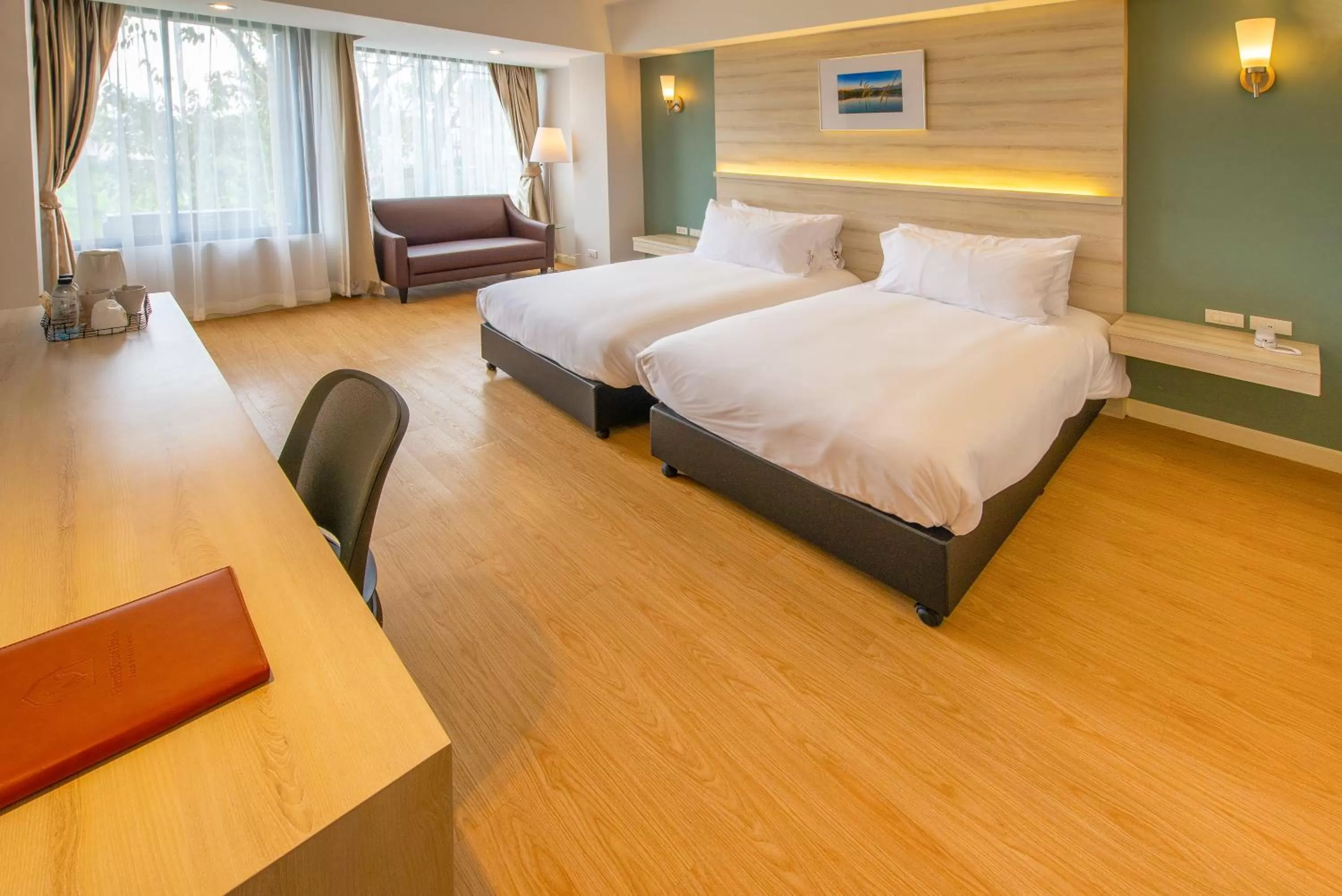 Deluxe Twin Room in The Farm House Hotel Ranong