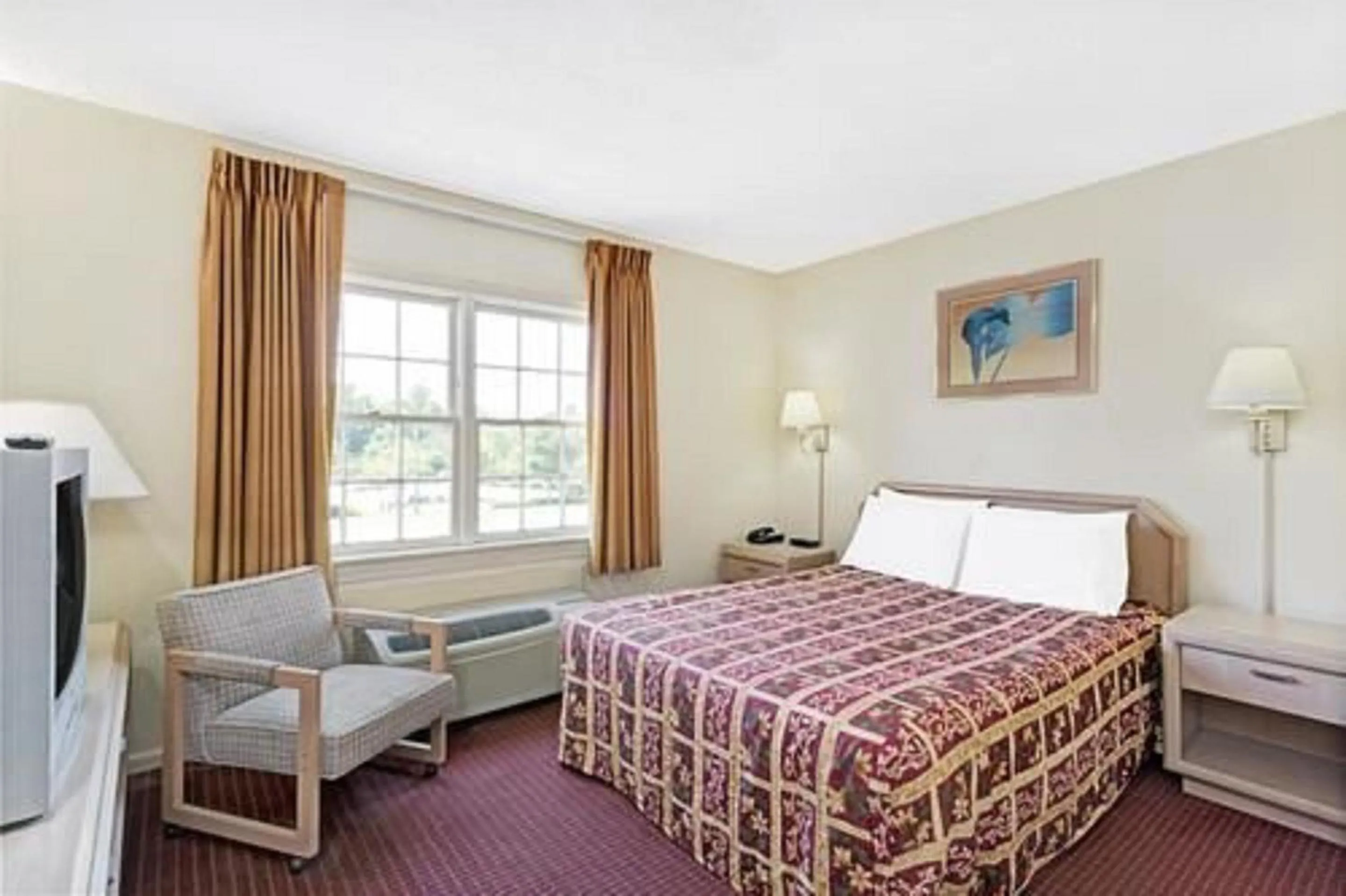 Queen Room - Non-Smoking in Captain John Smith Inn Williamsburg