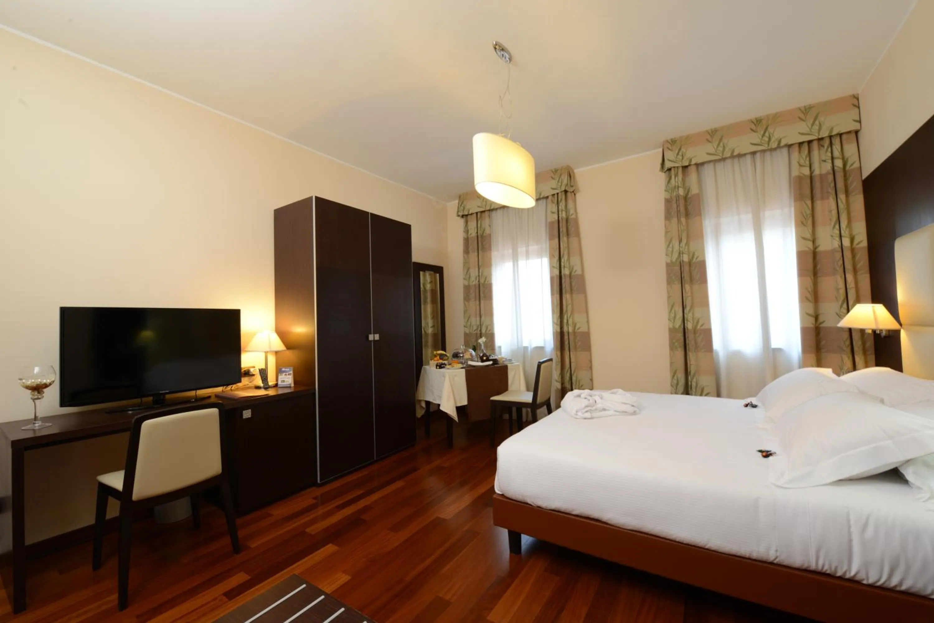 Superior Double or Twin Room in Hotel Guglielmo