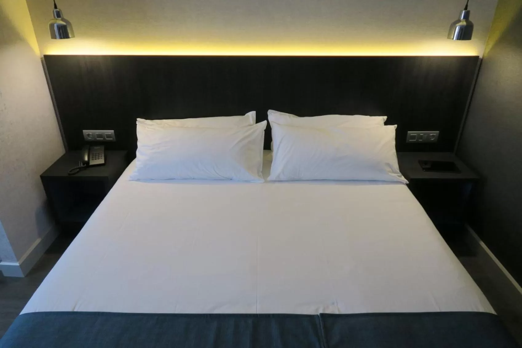 Standard Double Room in HG City Suites Barcelona