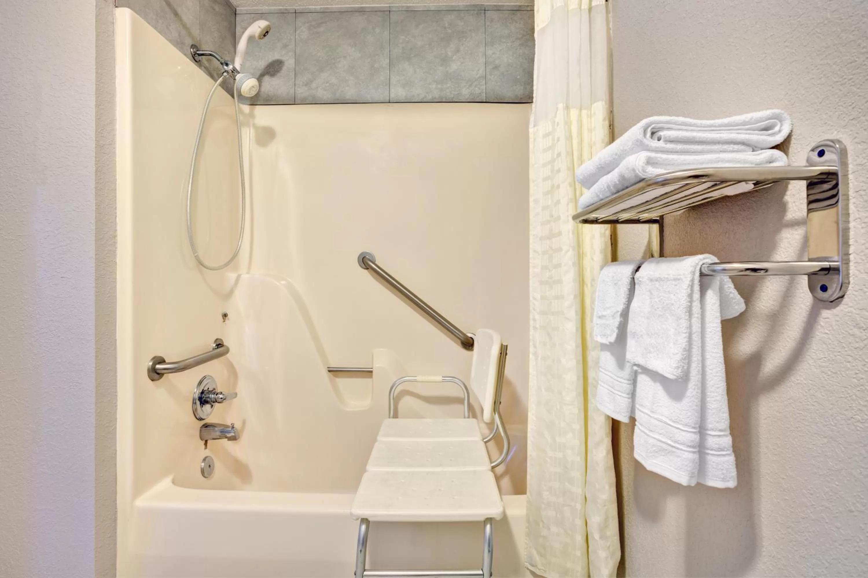 King Room - Disability Access/Non-Smoking in Days Inn by Wyndham Hernando