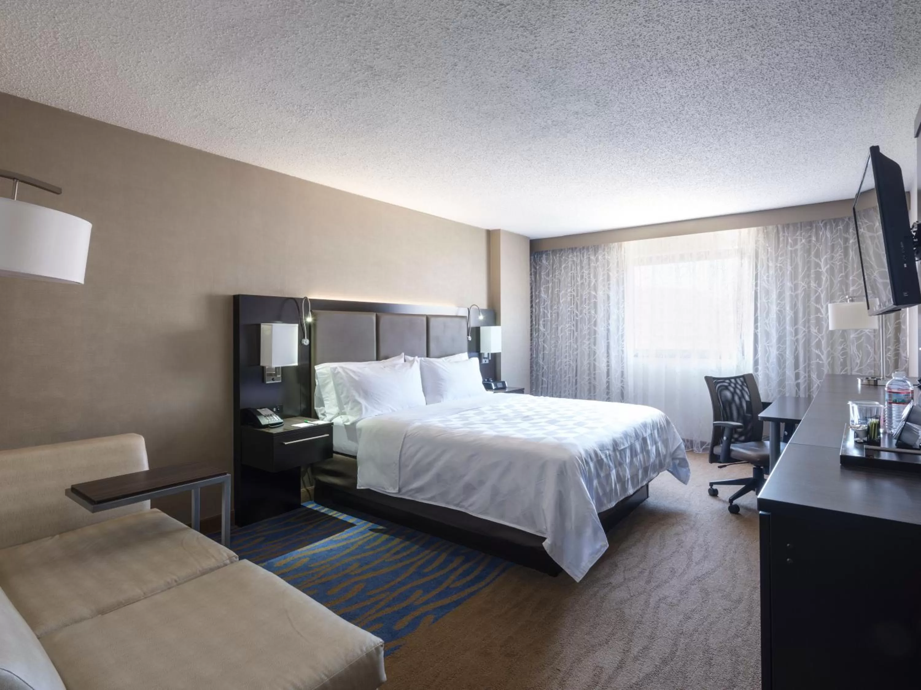 Standard King Room in Holiday Inn Washington Capitol-National Mall by IHG