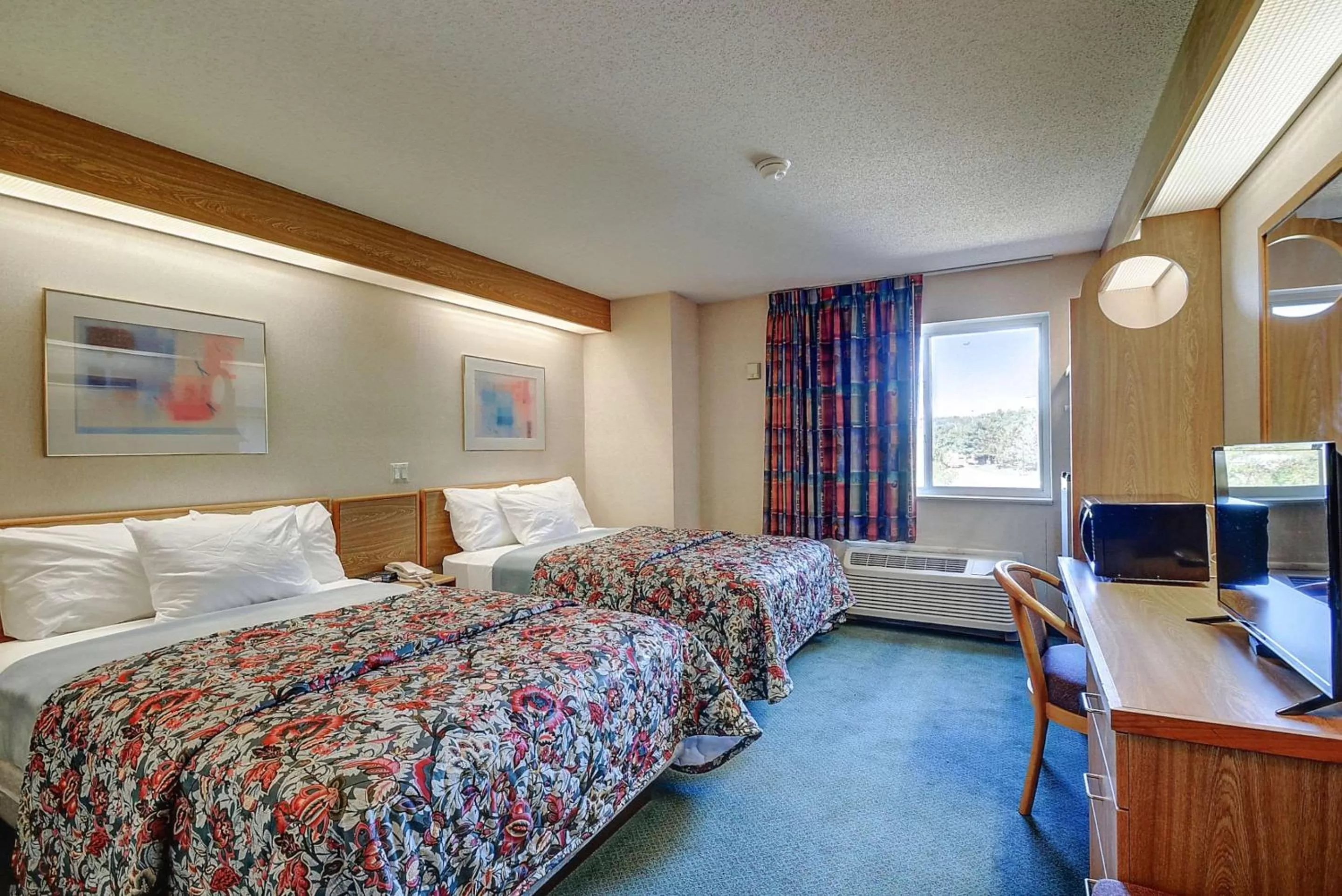 Double Room with Two Double Beds - Smoking in Rodeway Inn Willington North