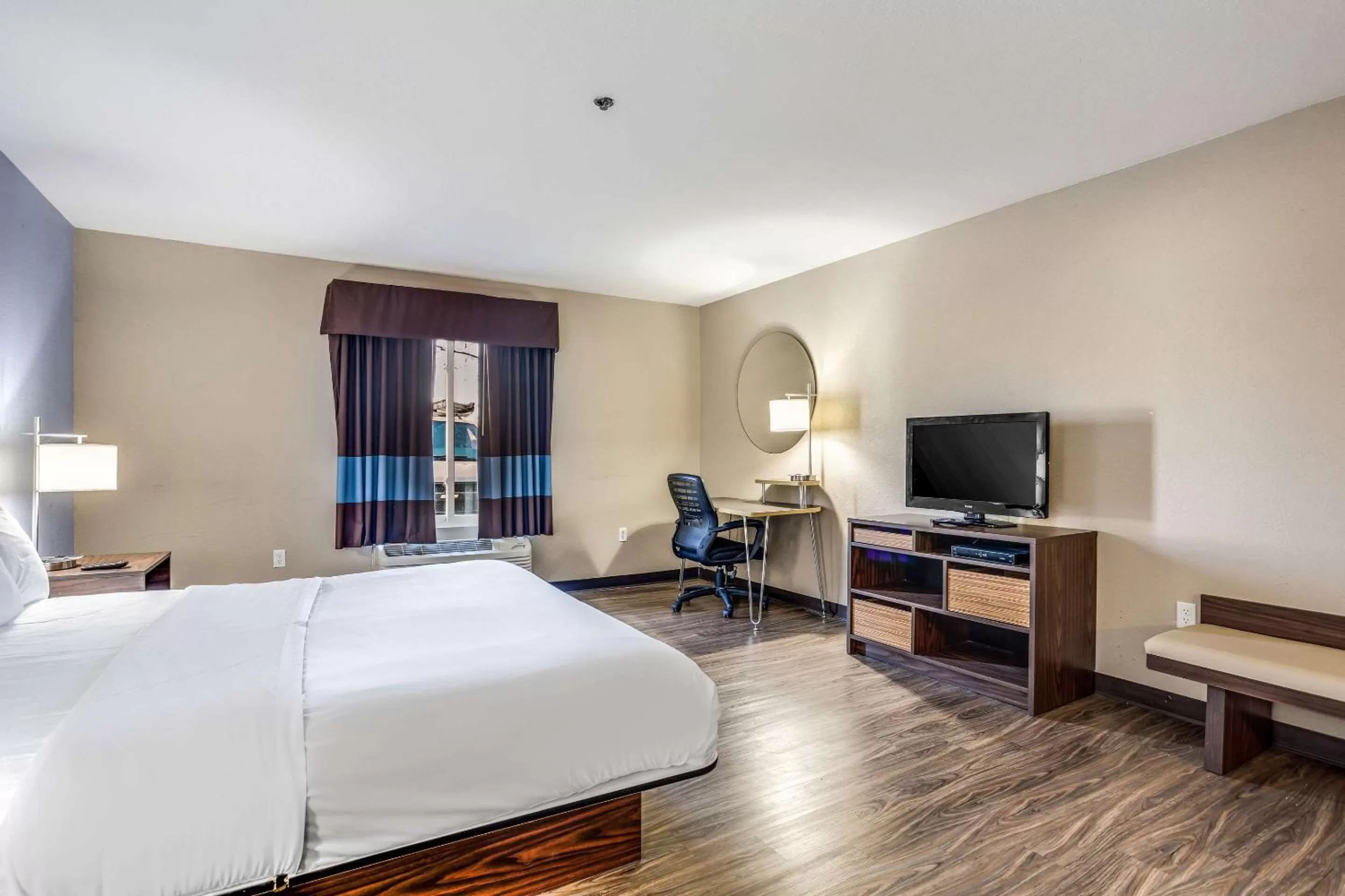 Standard King Room - Non Smoking in Quality Inn Calvert City - Paducah East