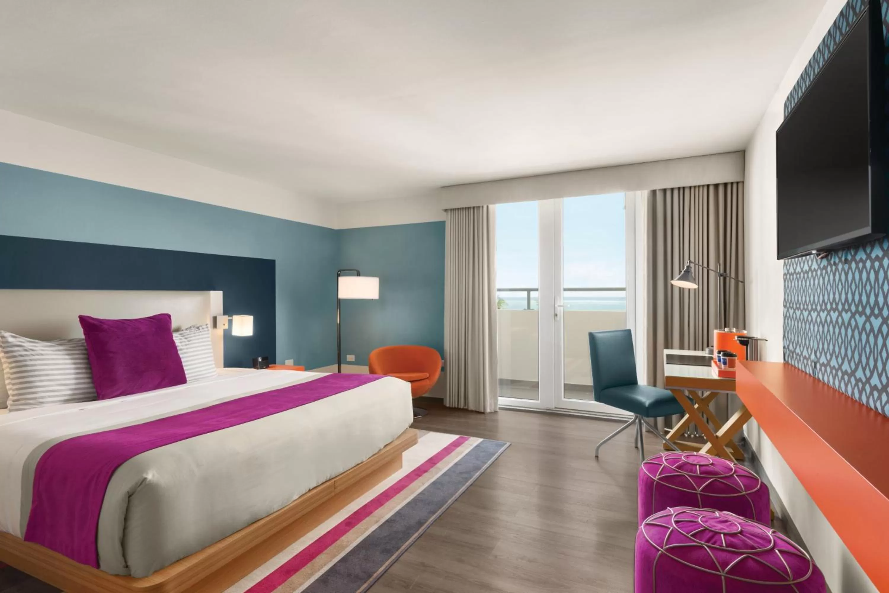 King Room with Balcony - Partial Ocean View in TRYP by Wyndham Isla Verde