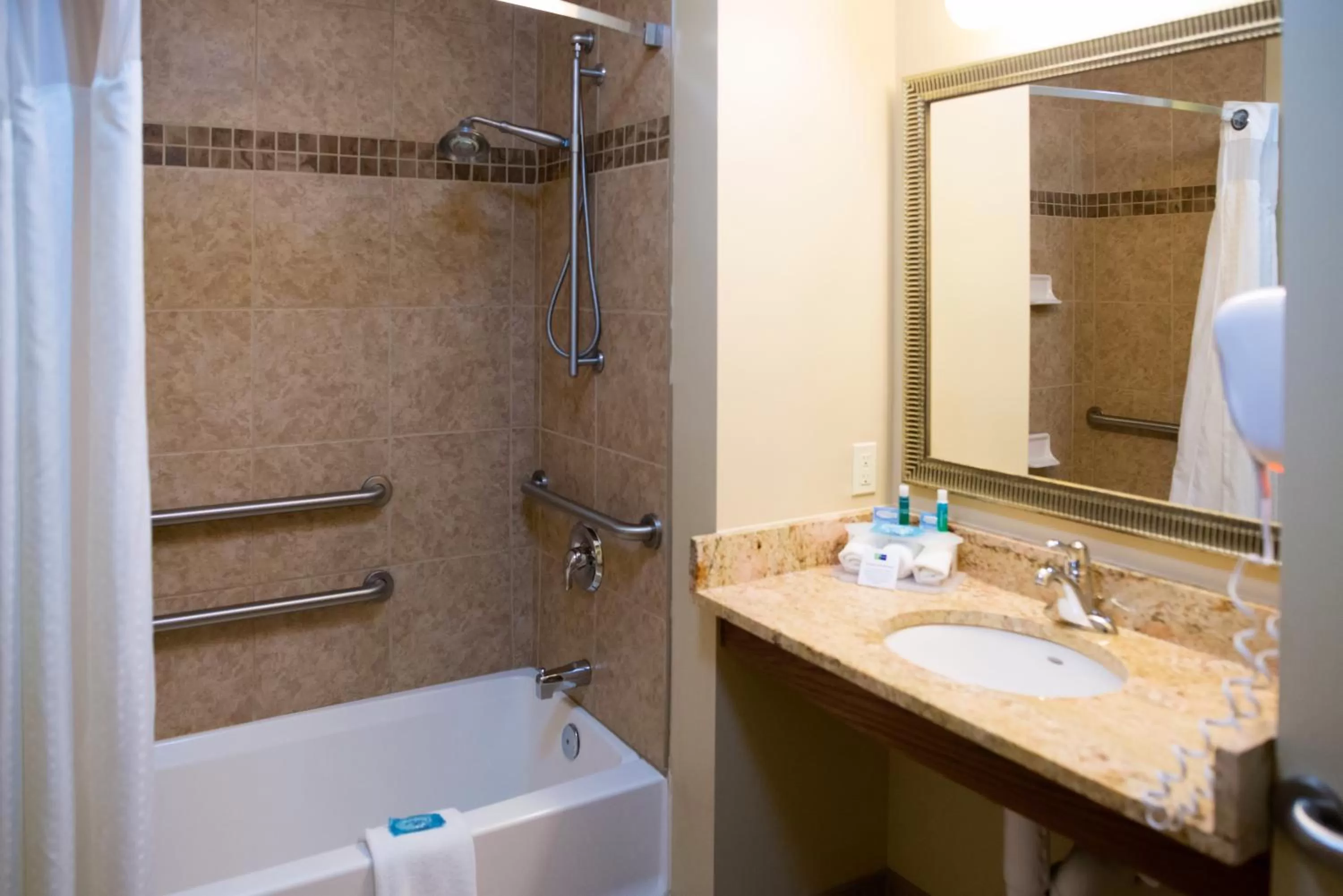 Standard Queen Room with Two Queen Beds and Tub - Communications Accessible in Holiday Inn Express Devils Lake by IHG