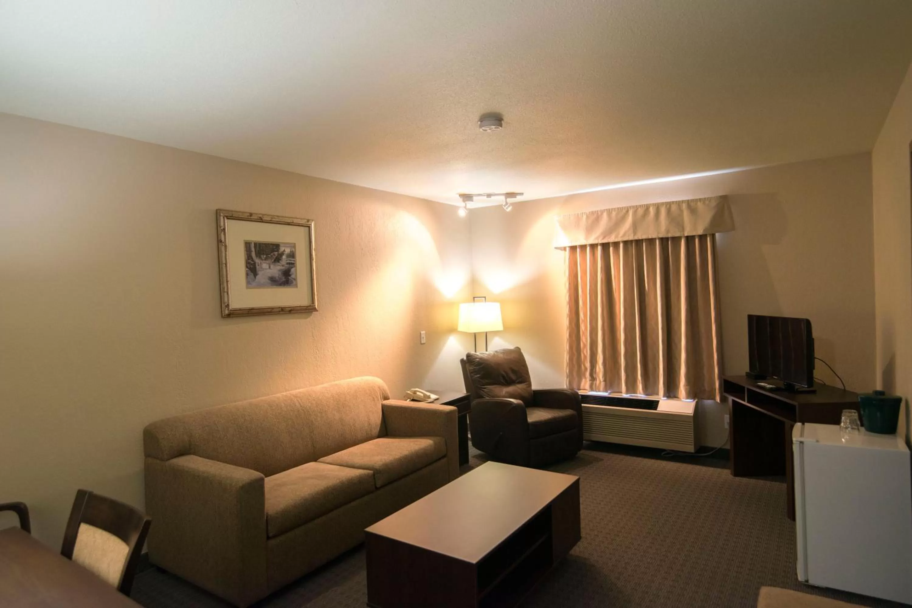 One-Bedroom King Suite - Non-Smoking in Super 8 by Wyndham Dauphin