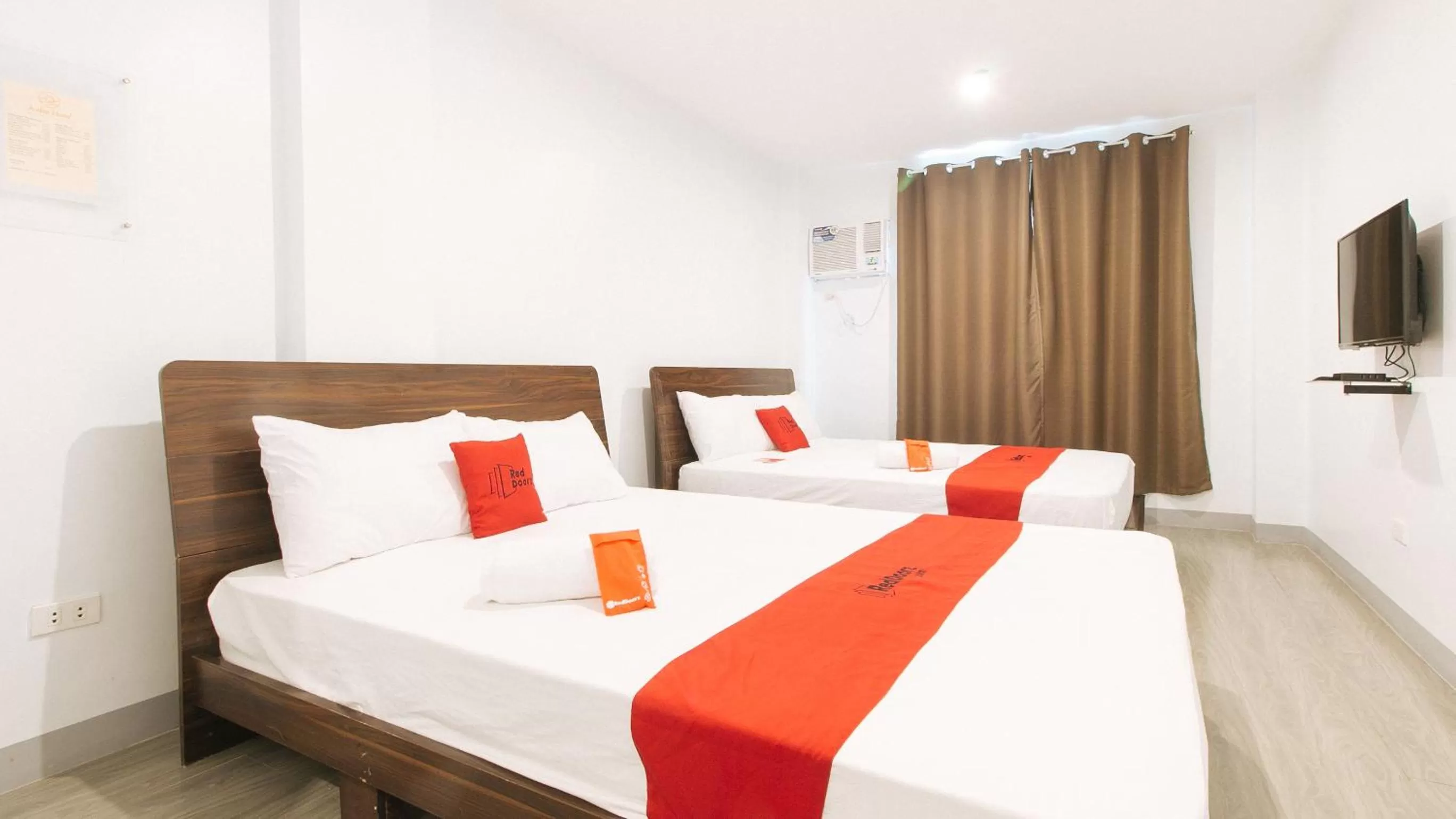 Family Room in RedDoorz near Zobel Roxas St