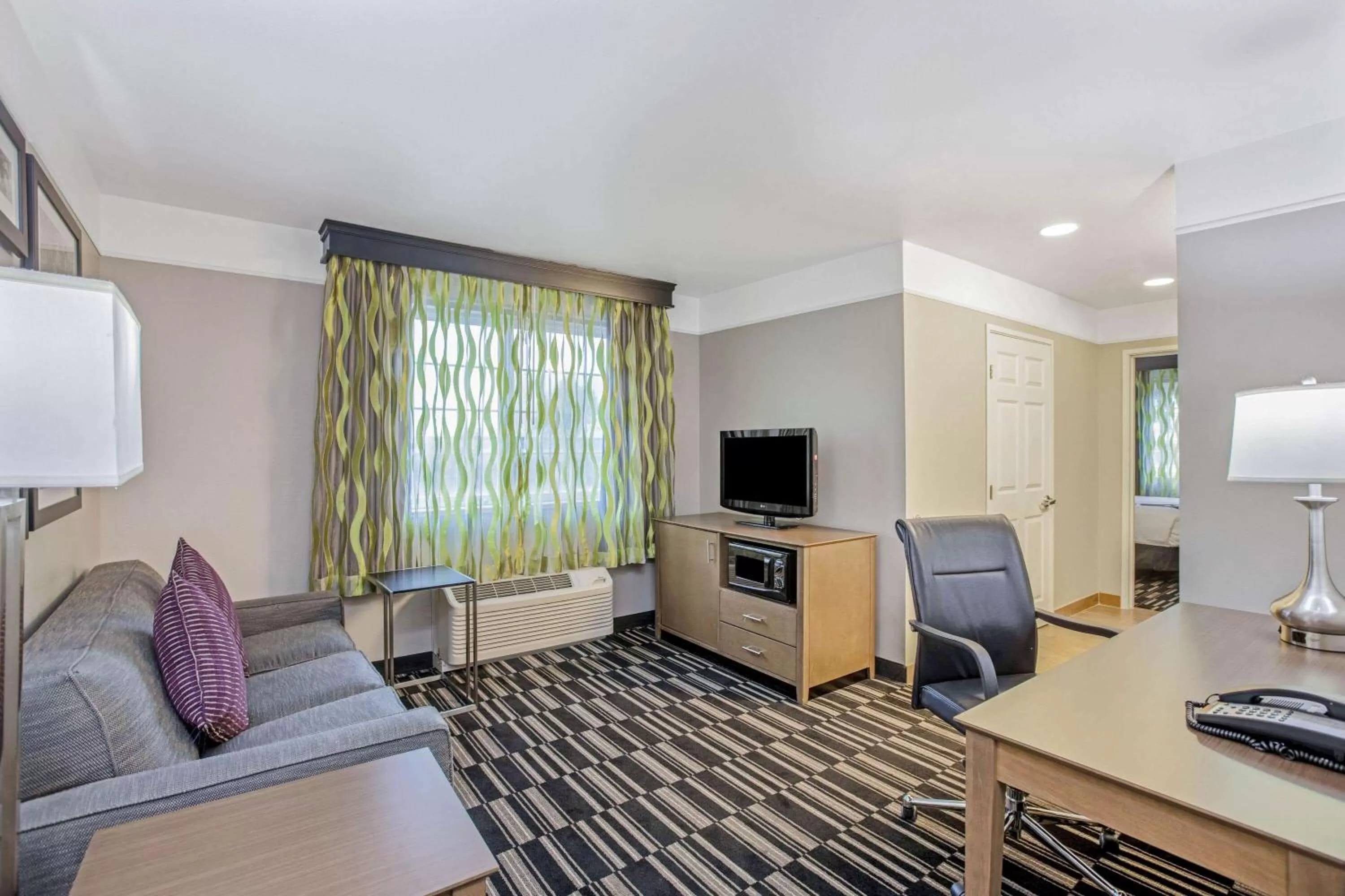 1 King Bed, One-Bedroom Mobility Accessible Suite, Non-Smoking in La Quinta by Wyndham Modesto Salida