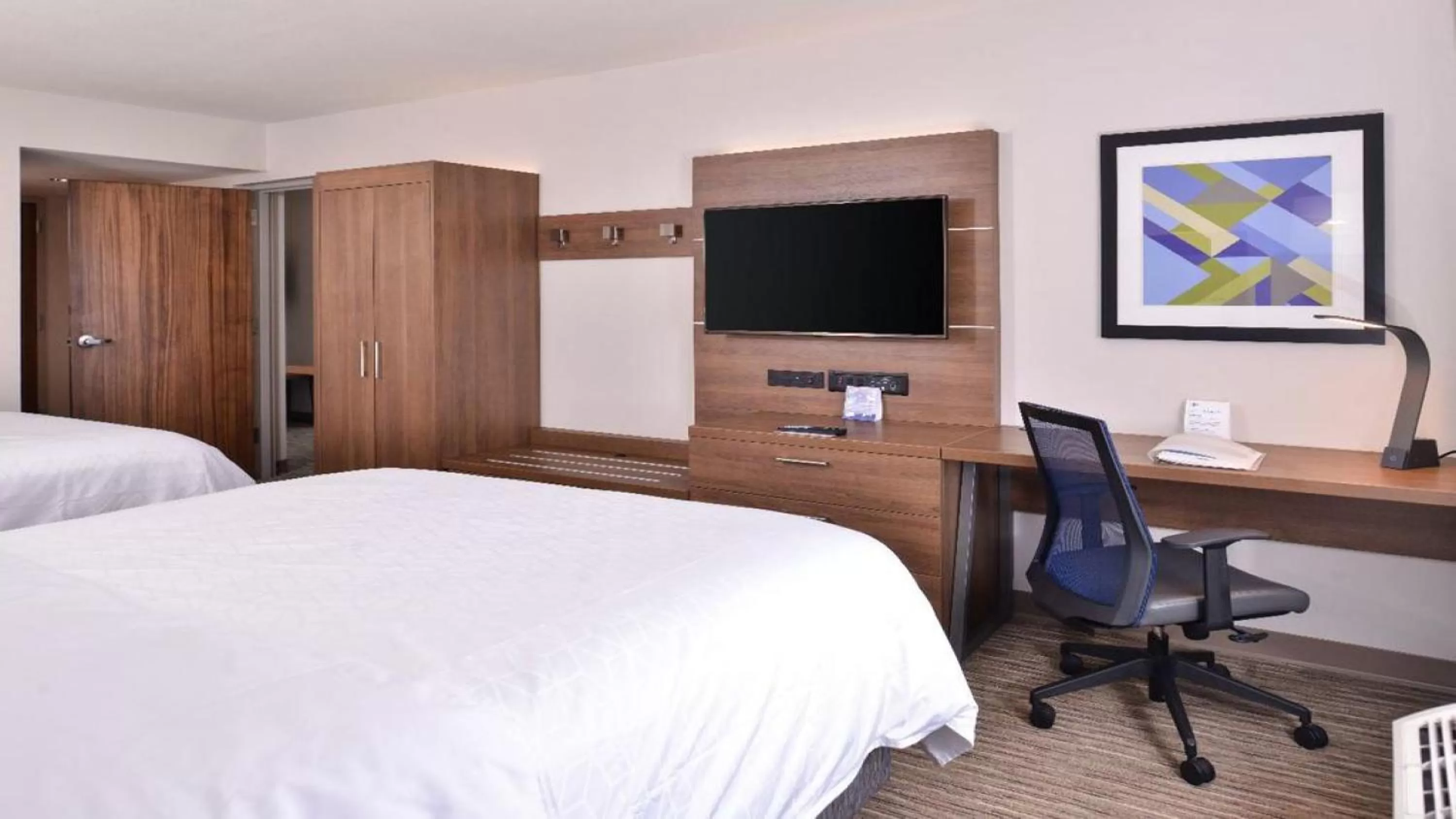 Standard Queen Room with Two Queen Beds in Holiday Inn Express Hotel & Suites Mount Pleasant by IHG