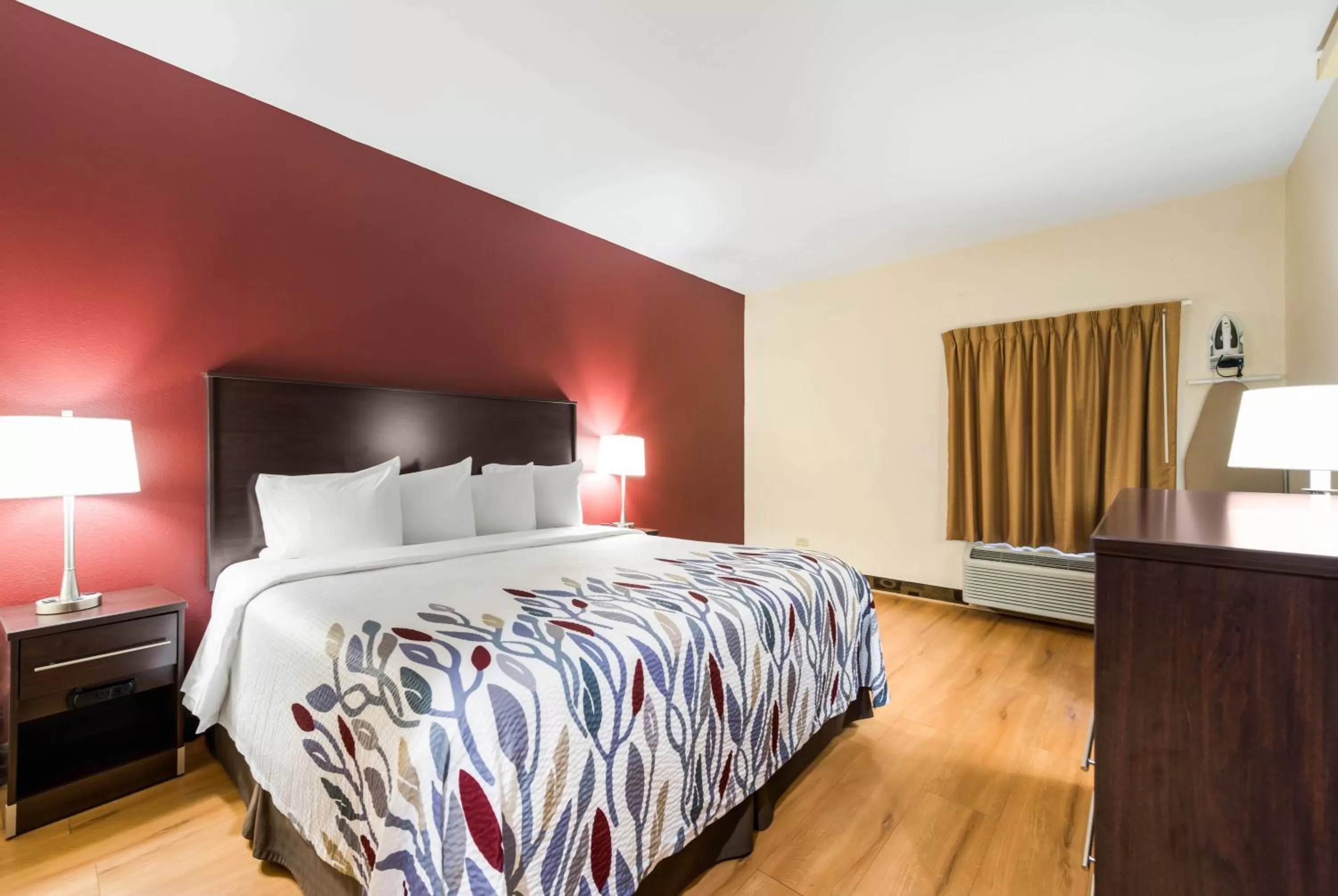 Suite King Room with Spa Bath Non-Smoking in Red Roof Inn & Suites Monee