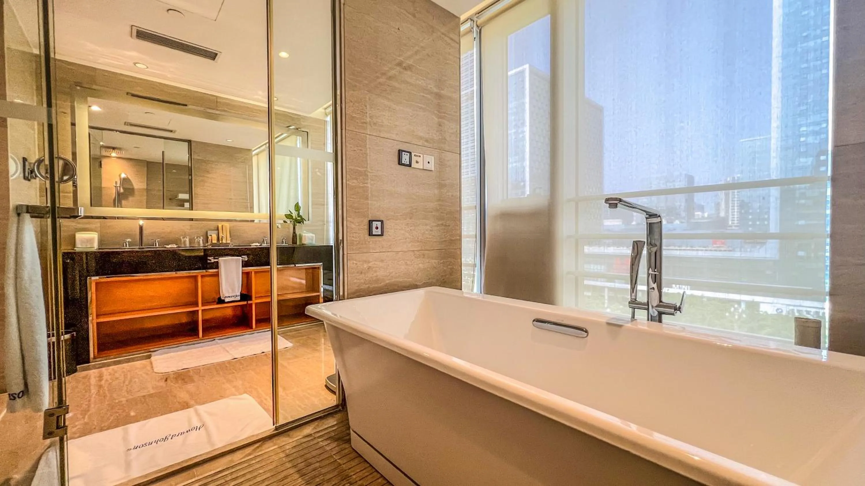 Suite with One King Bed - Non-Smoking - Twin Tower View in Howard Johnson Hi - Tech Plaza Chengdu