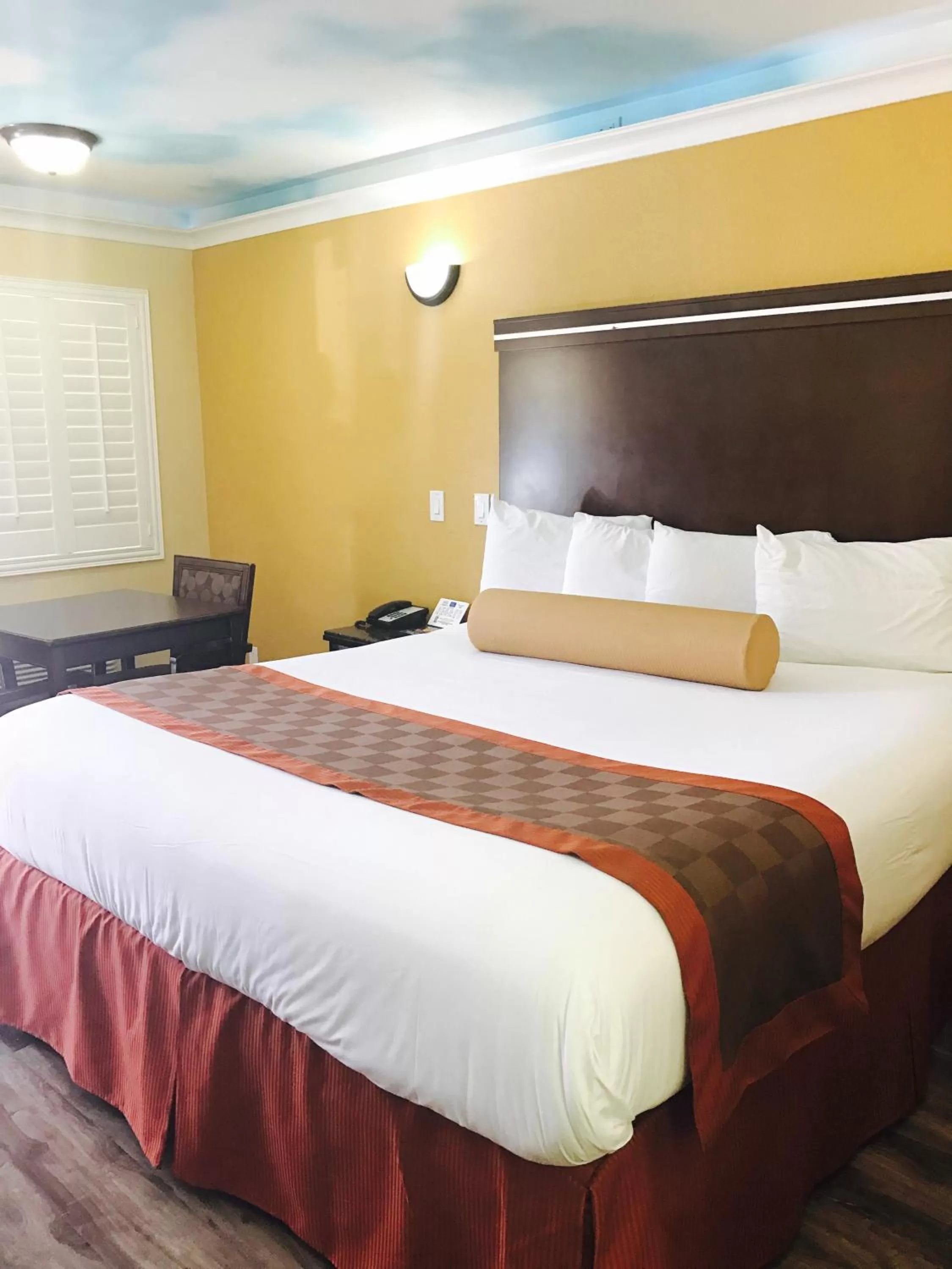 King Room - Non-Smoking in Hollywood Palms Inns & Suites