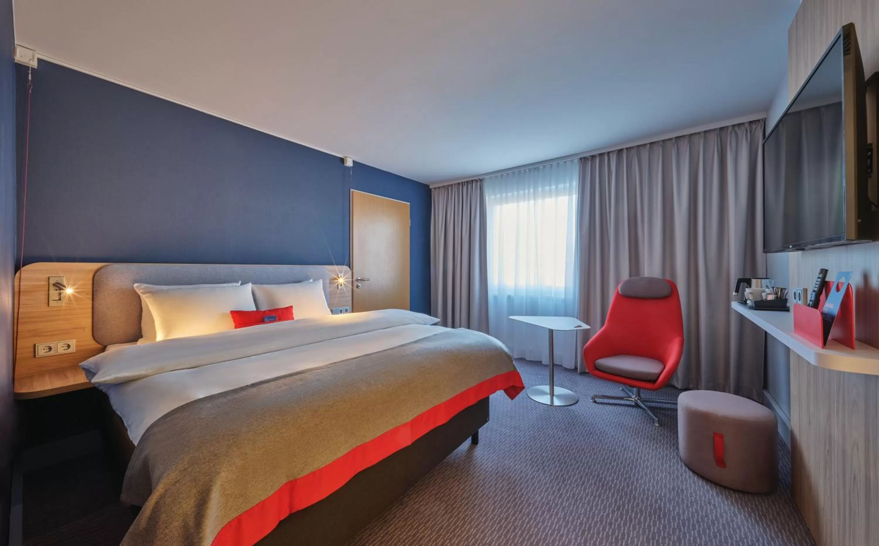 Standard Queen Room - Disability Access in Holiday Inn Express Cologne Muelheim by IHG