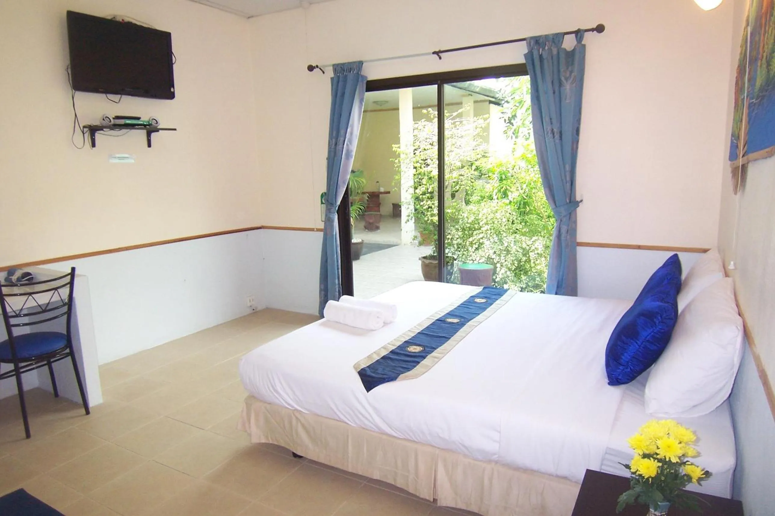 King Room with Air-Conditioning in Phuket Airport Overnight Hotel