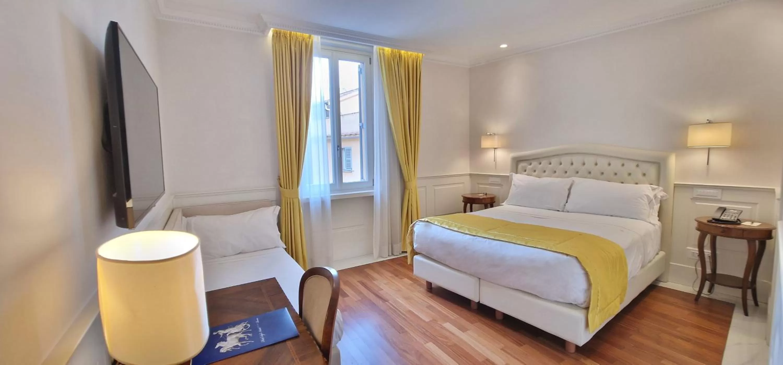 Classic Triple Room in Hotel Degli Artisti