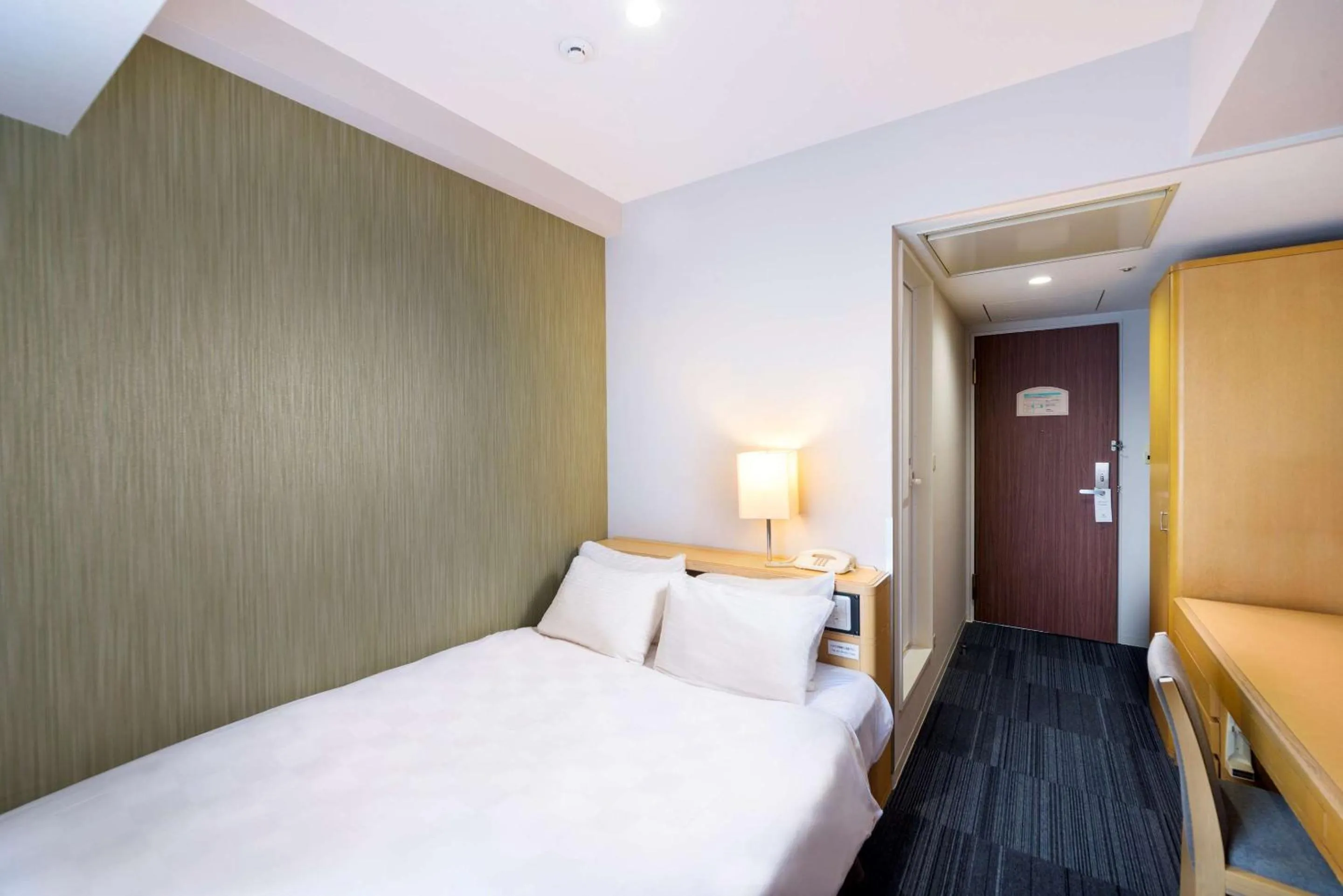 Deluxe Double Room - Non-Smoking in SureStay Plus Hotel by Best Western Shin-Osaka