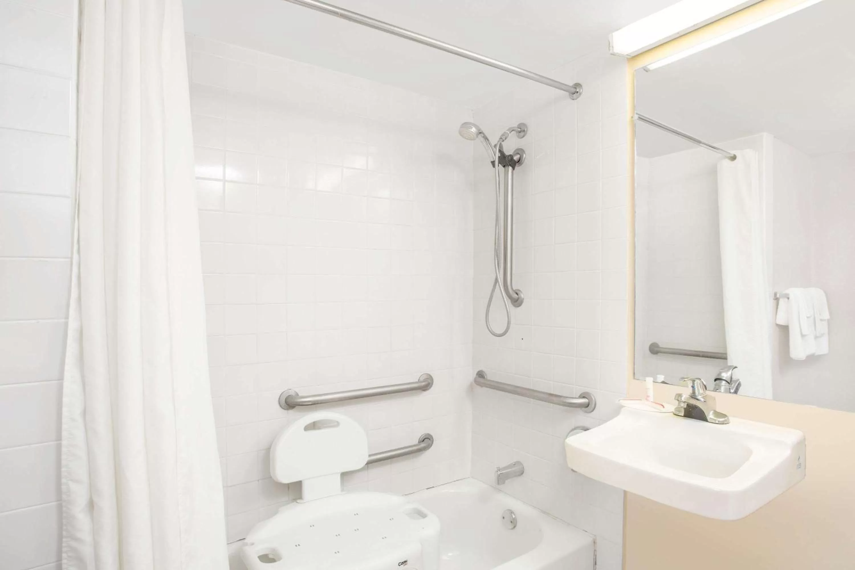 Double Room - Mobility Accessible/Non-Smoking in Days Inn by Wyndham Tallahassee University Center