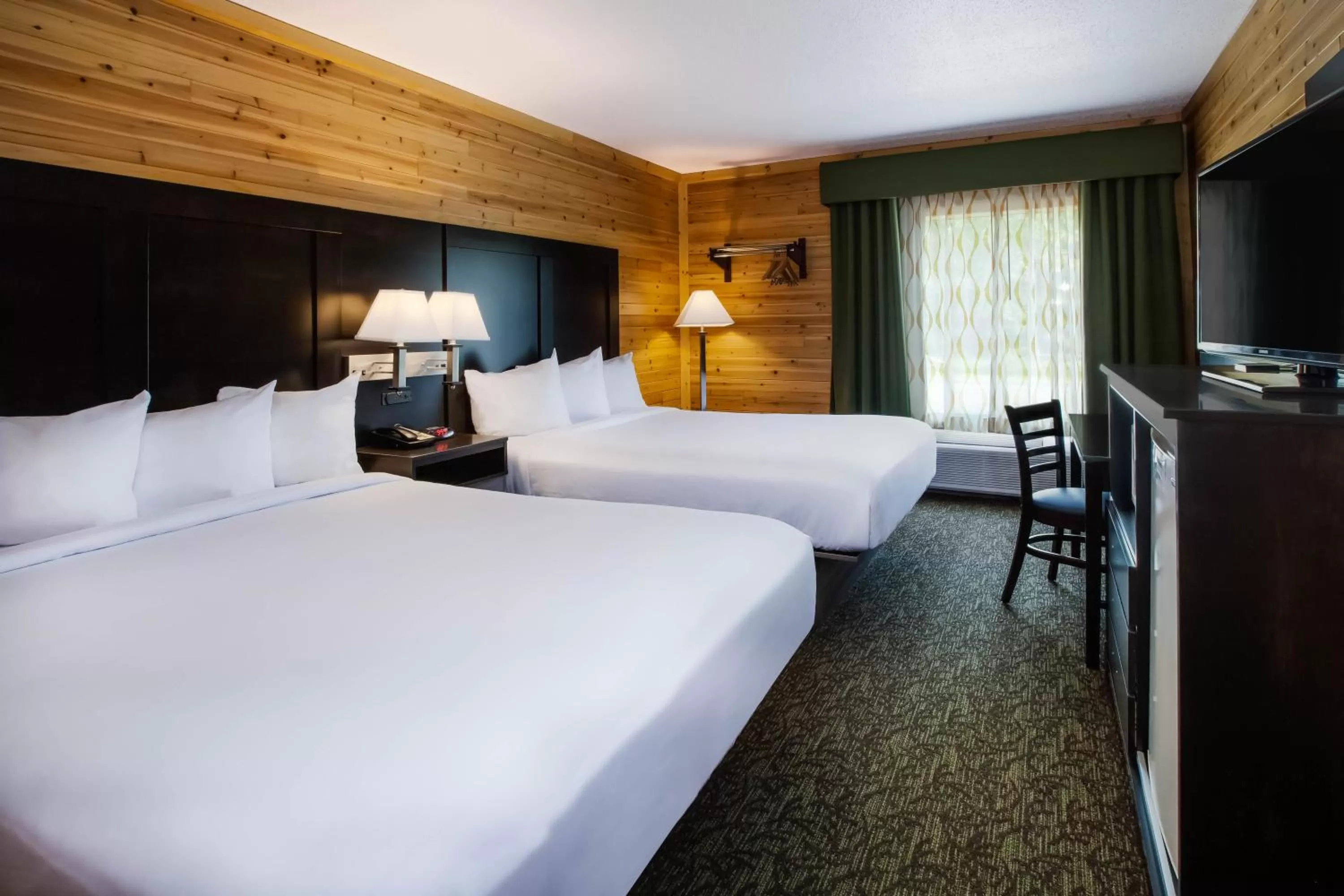 2 Queen Bed, Deluxe Room, Non-Smoking in Days Inn by Wyndham Cadillac