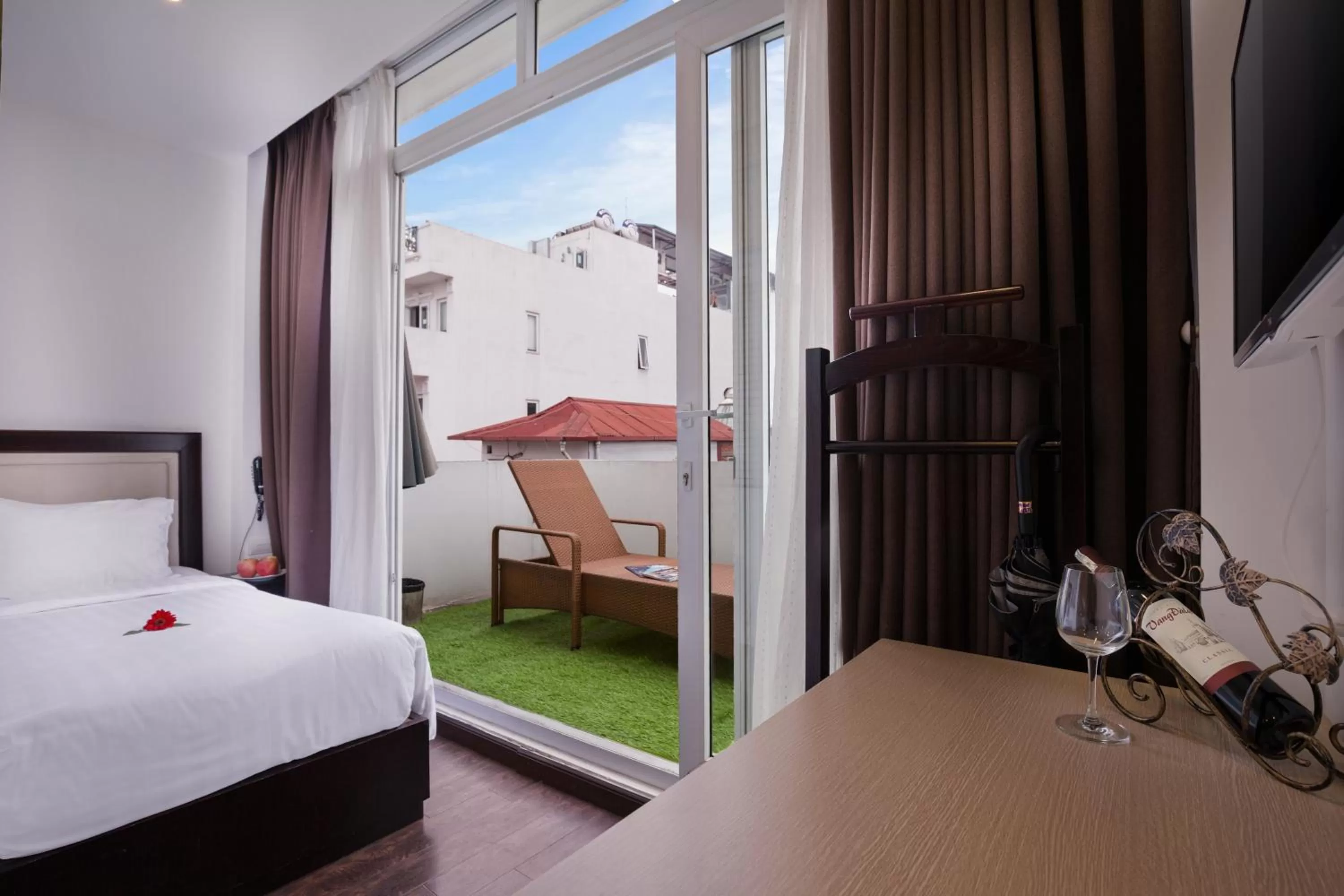 Single Room with Balcony - single occupancy in HANOI FLORA HOTEL