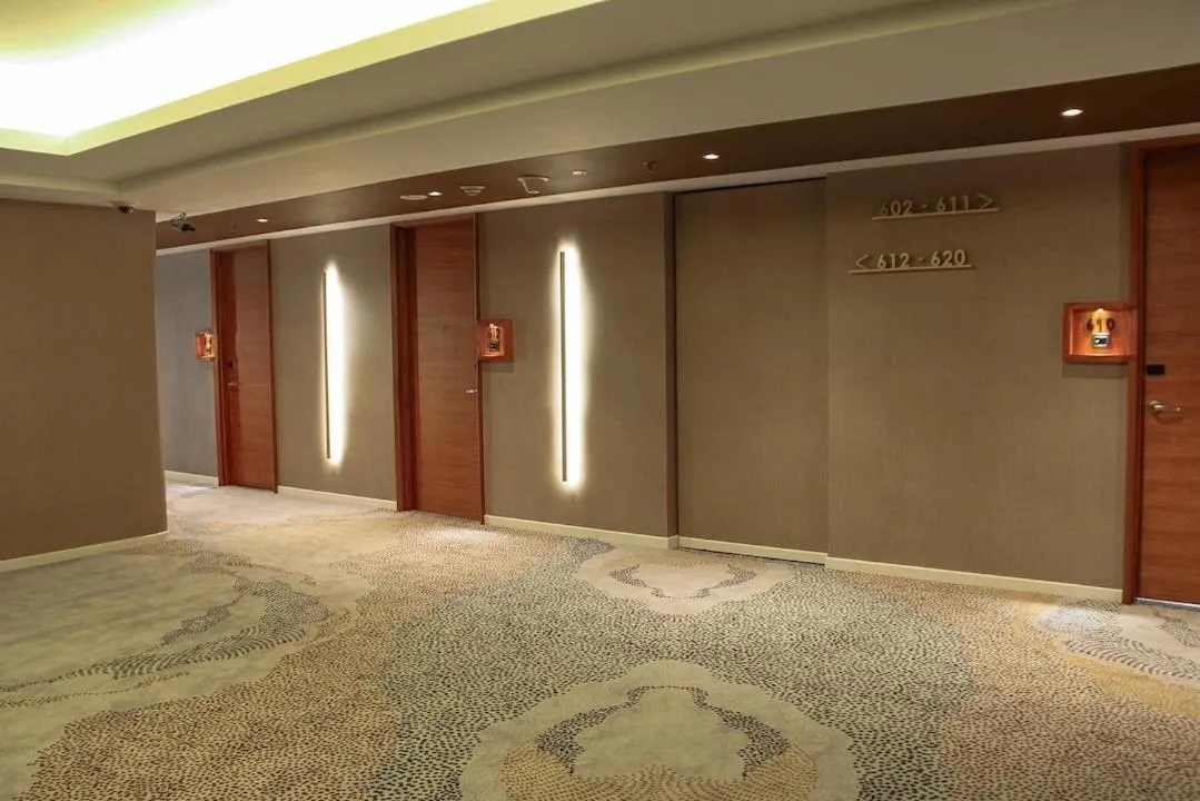 Grand Deluxe Double Room in Js Luwansa Hotel & Convention Center