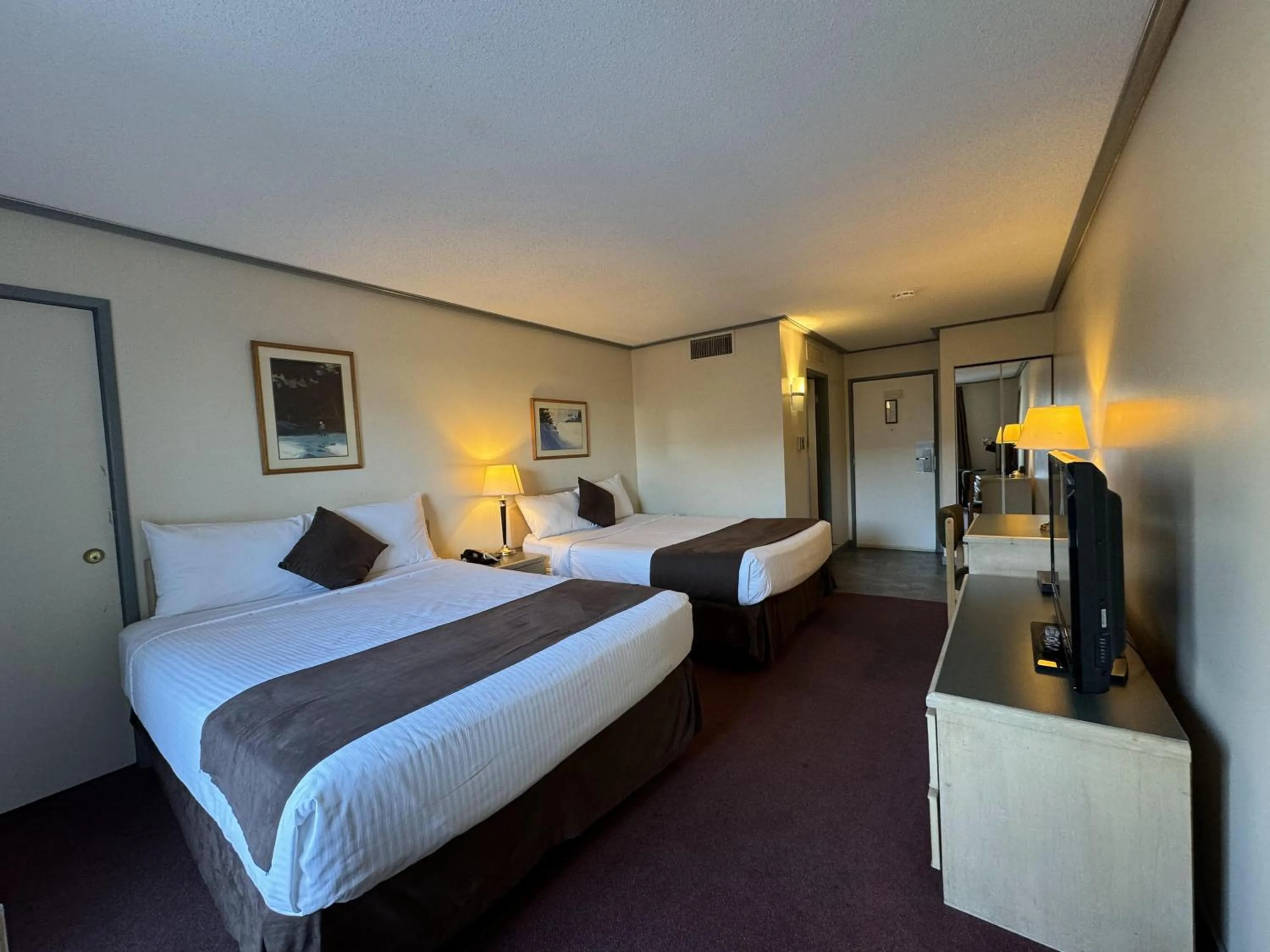 Queen Room with Two Queen Beds - Kitchenette in Divya Sutra Plaza and Conference Centre, Vernon, BC