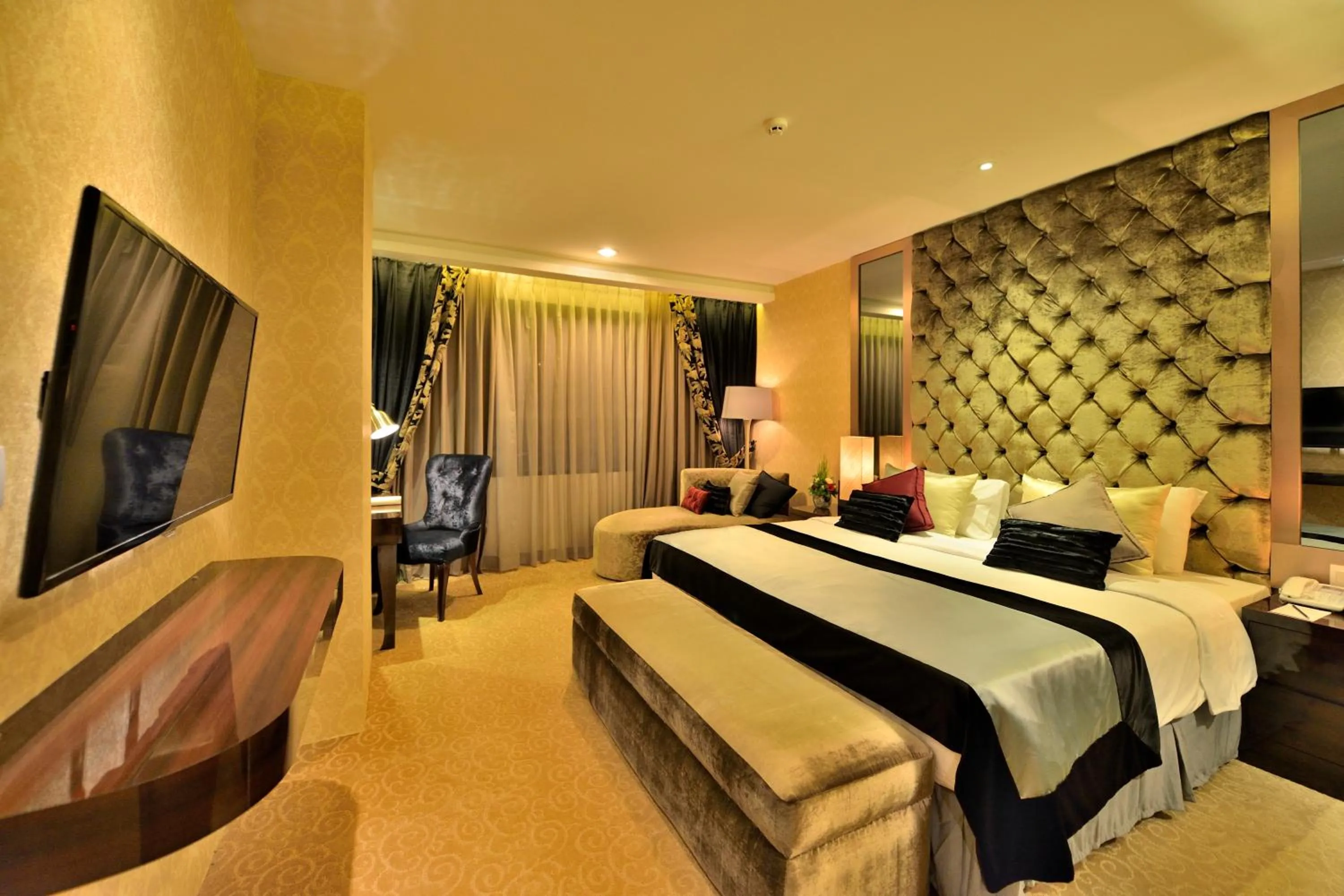 Deluxe King Room in Amaroossa Grande