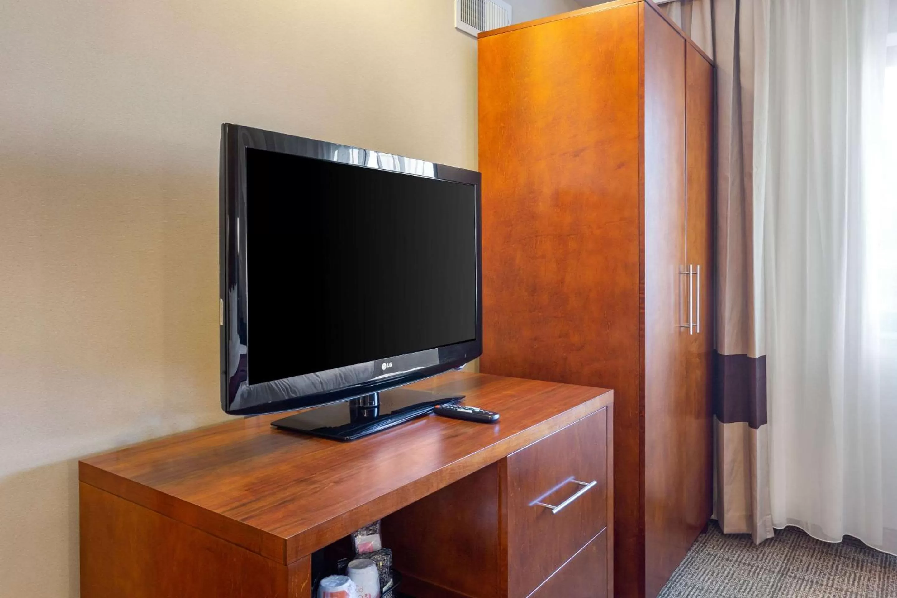 King Suite - Accessible/Non-Smoking in Comfort Suites Oakbrook Terrace near Oakbrook Center