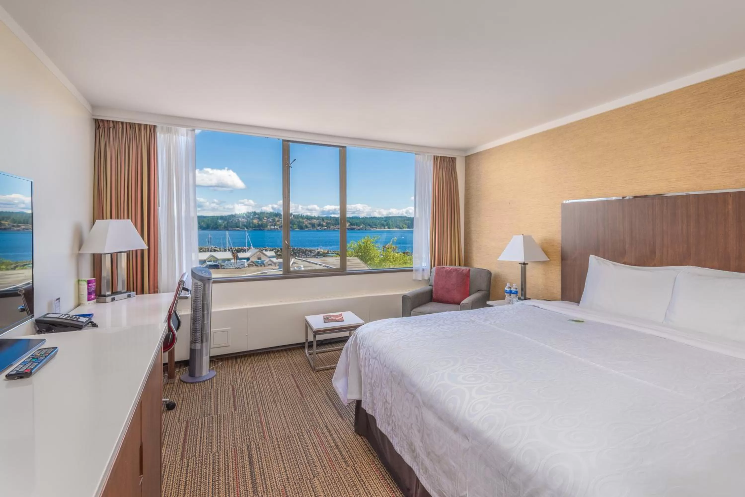 Coast Tower - King Room in Coast Discovery Inn