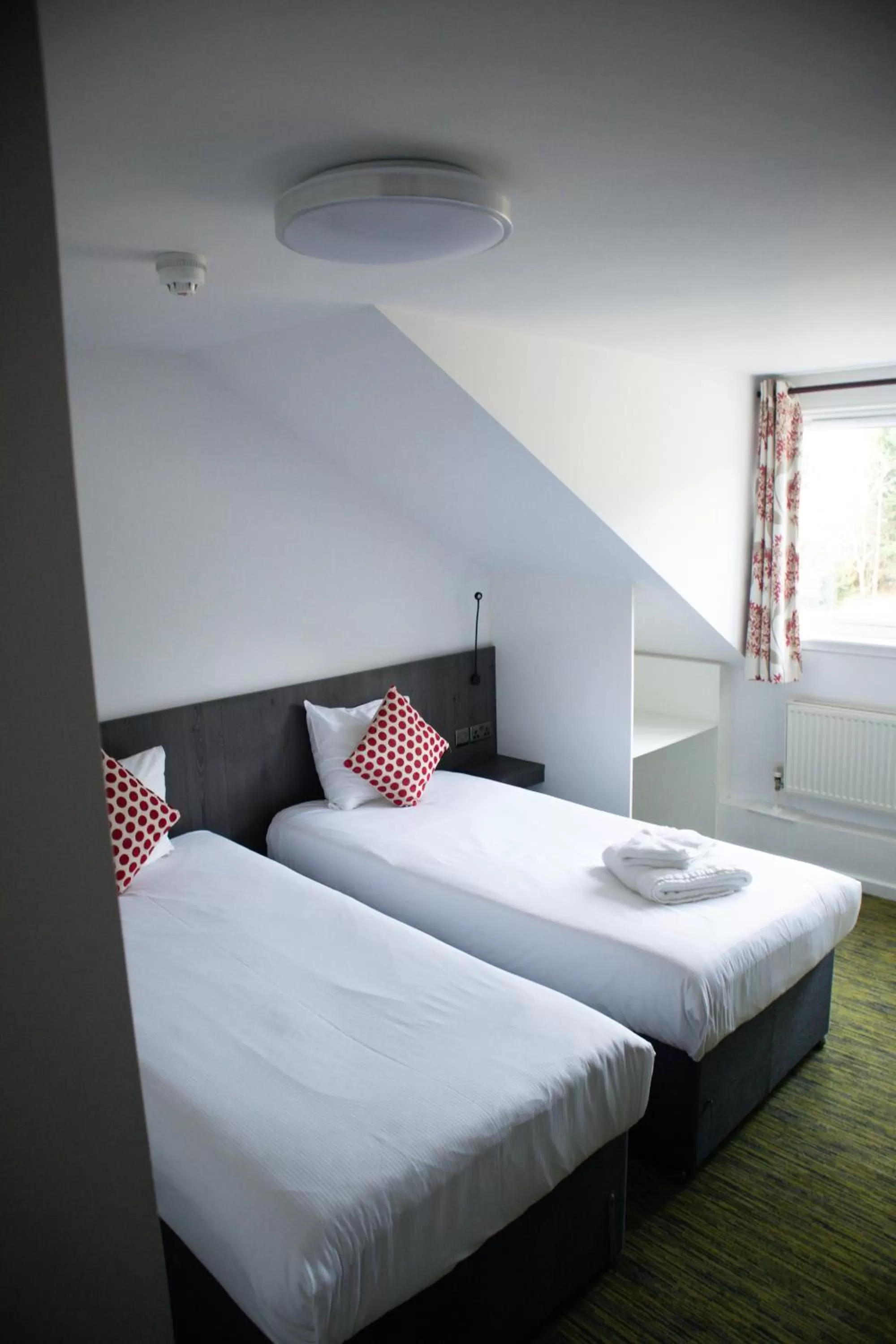 Classic Twin Room in Draycote Hotel And Whitefields Golf Course