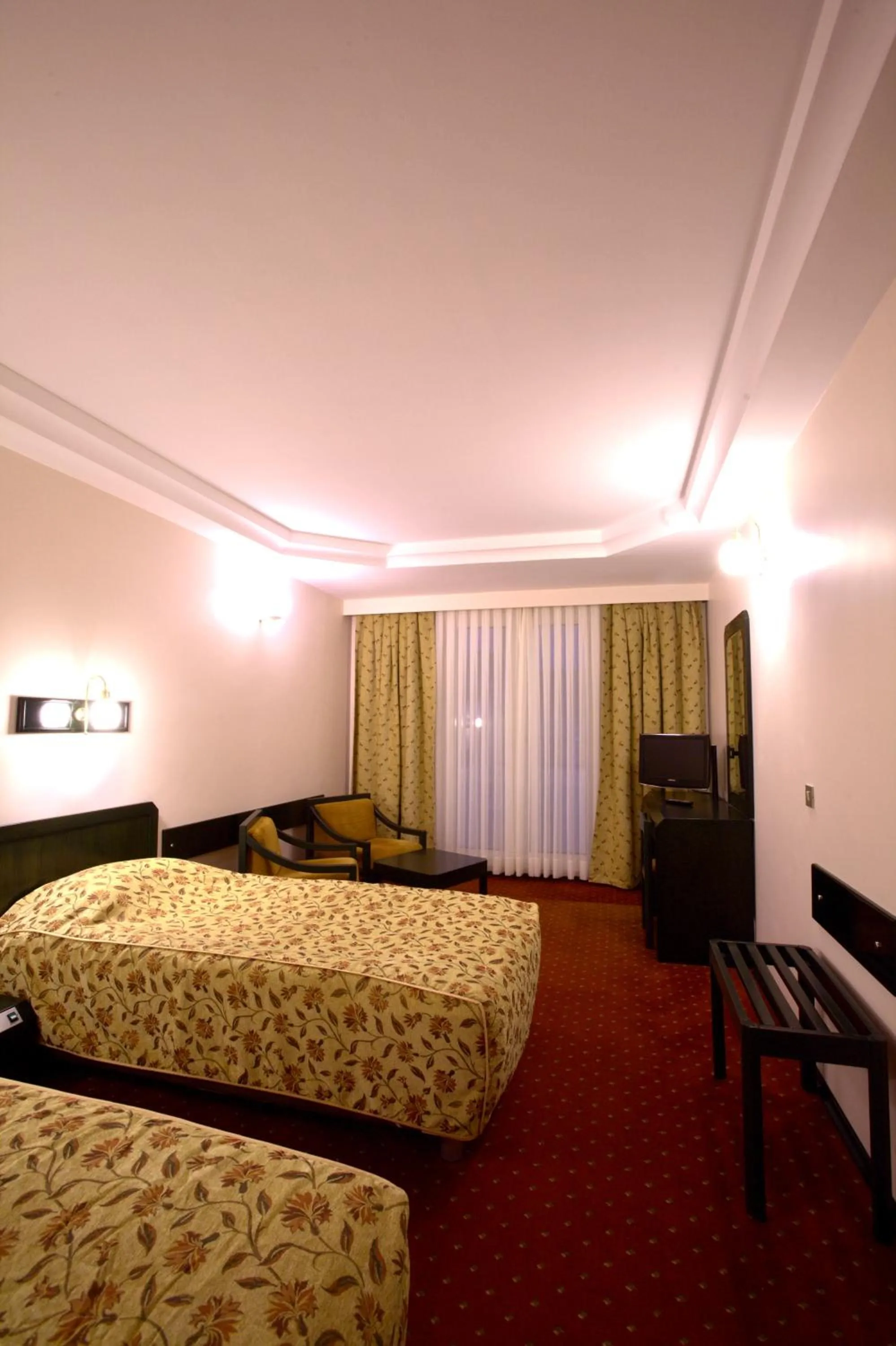 Deluxe Triple Room with Sea View in Istanbul Royal Hotel