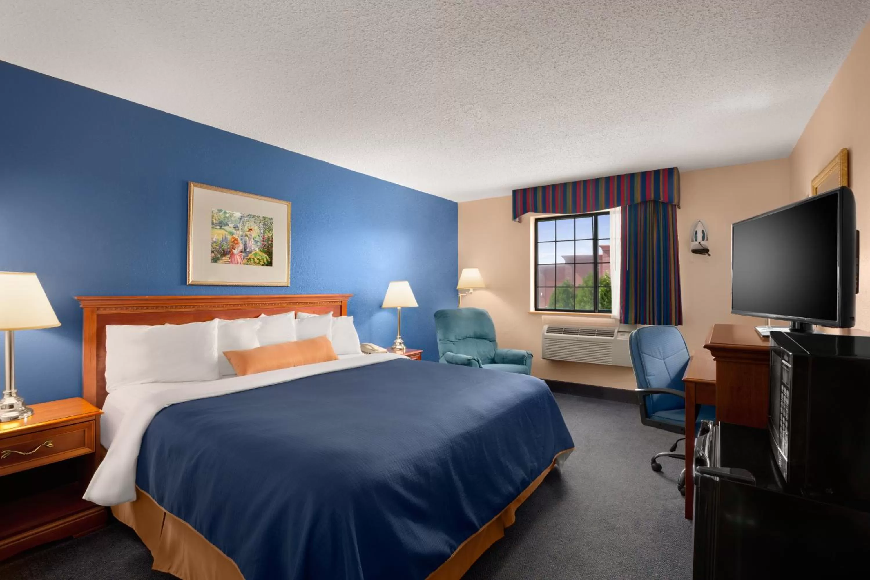 King Room - Non-Smoking in Days Inn by Wyndham Keene NH
