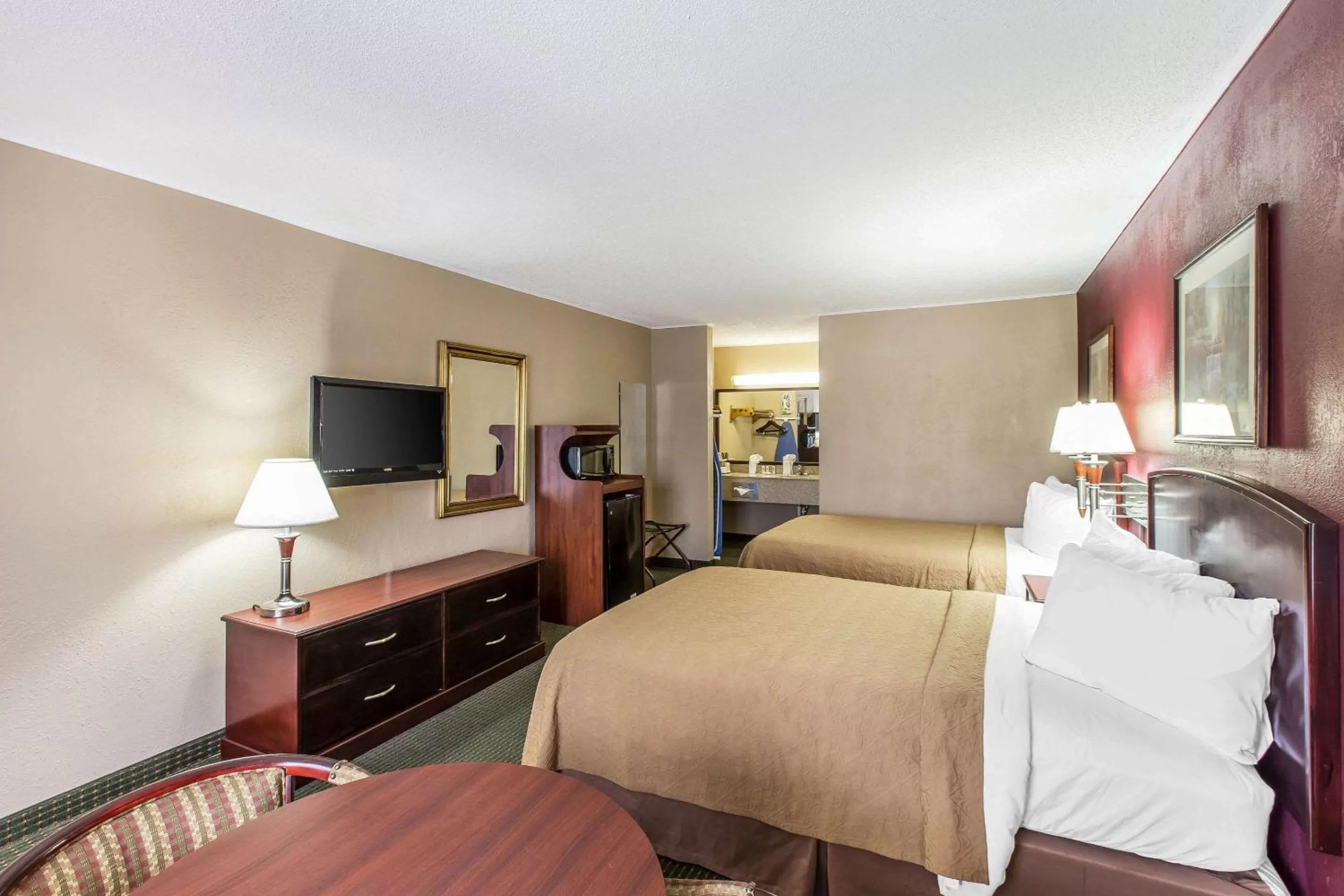 Photo of the whole room, Bed in Quality Inn Tifton