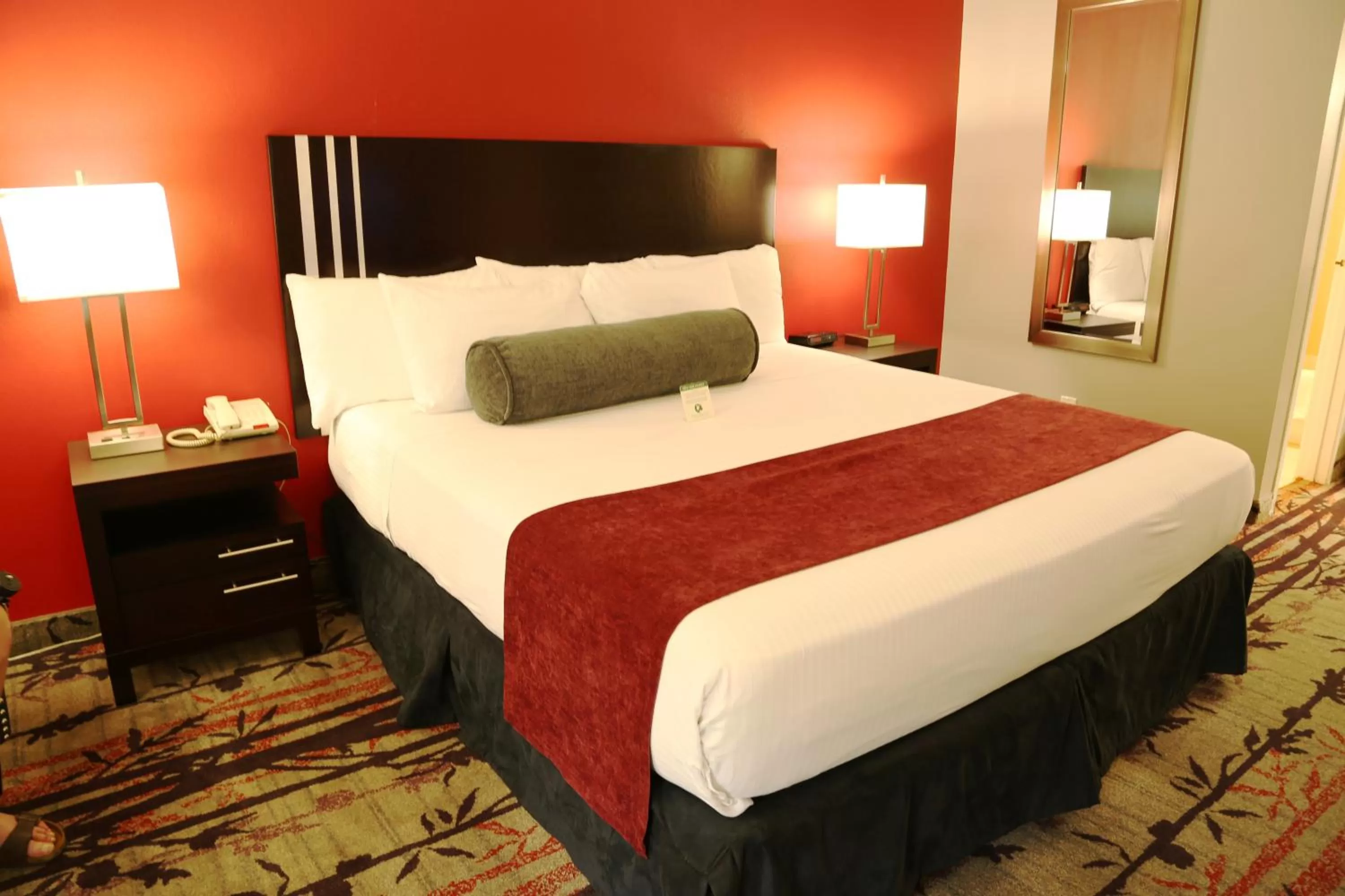 Deluxe Single Room, 1 King Bed, Nonsmoking Garden View in Laguna Hills Lodge-Irvine Spectrum