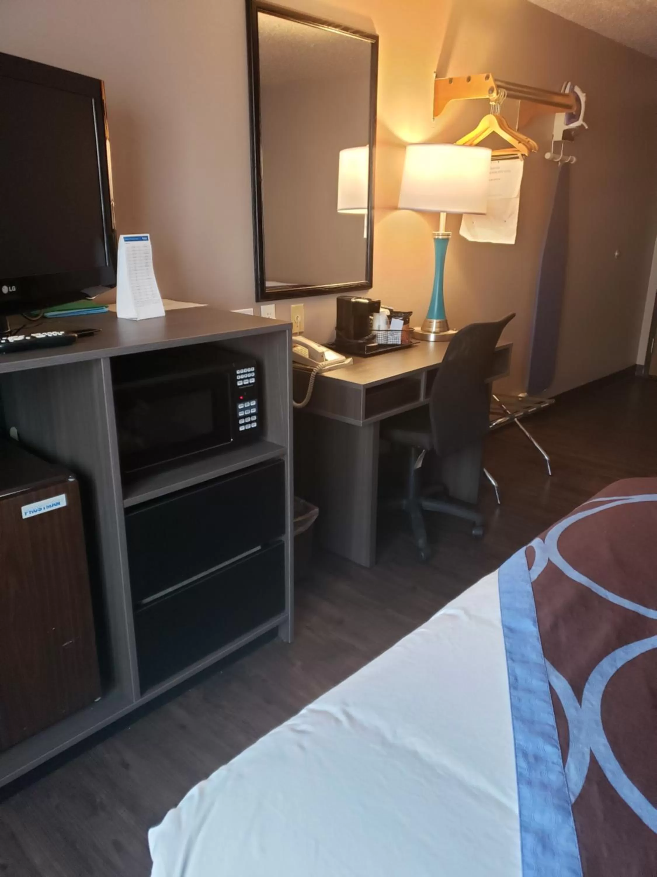 Deluxe Queen Room - Non-Smoking in Super 8 by Wyndham North Platte