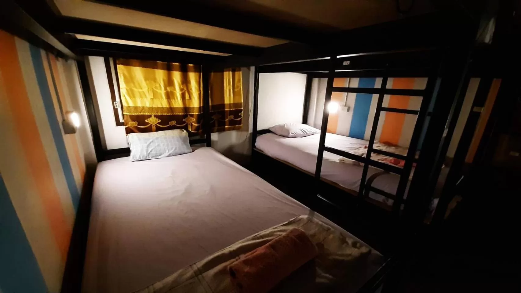 6-Bed Mixed Dormitory Room in Adchara Mansion