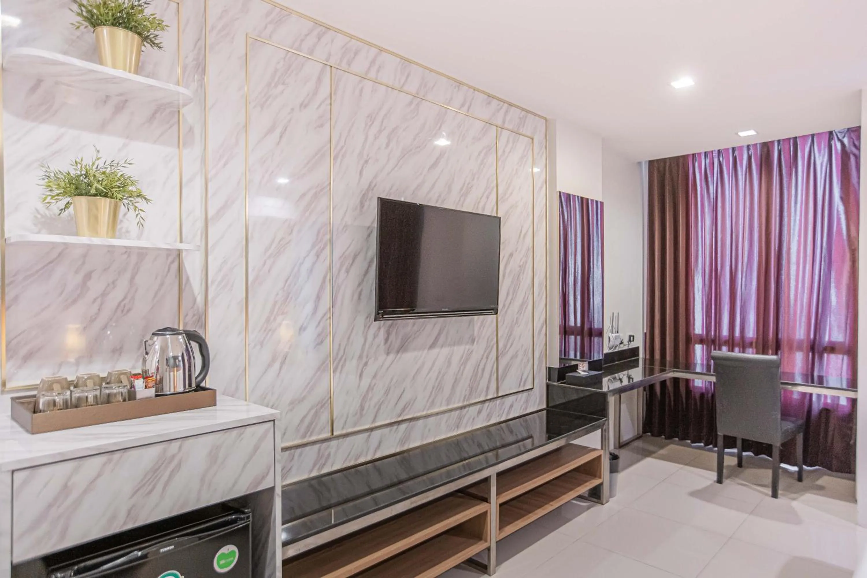 Twin Room in Marigold Sukhumvit - Free Shuttle to BTS Bearing Station