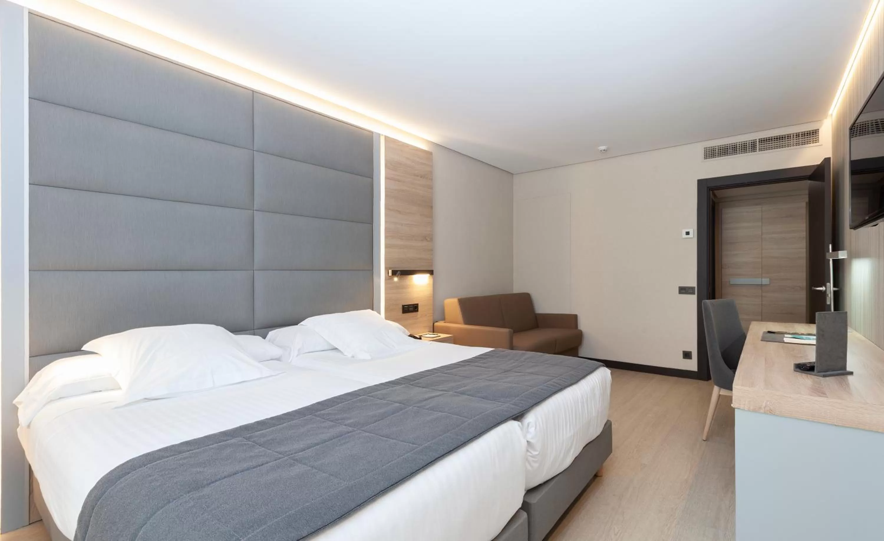 Double or Twin Room with Extra Bed in Hotel Liabeny