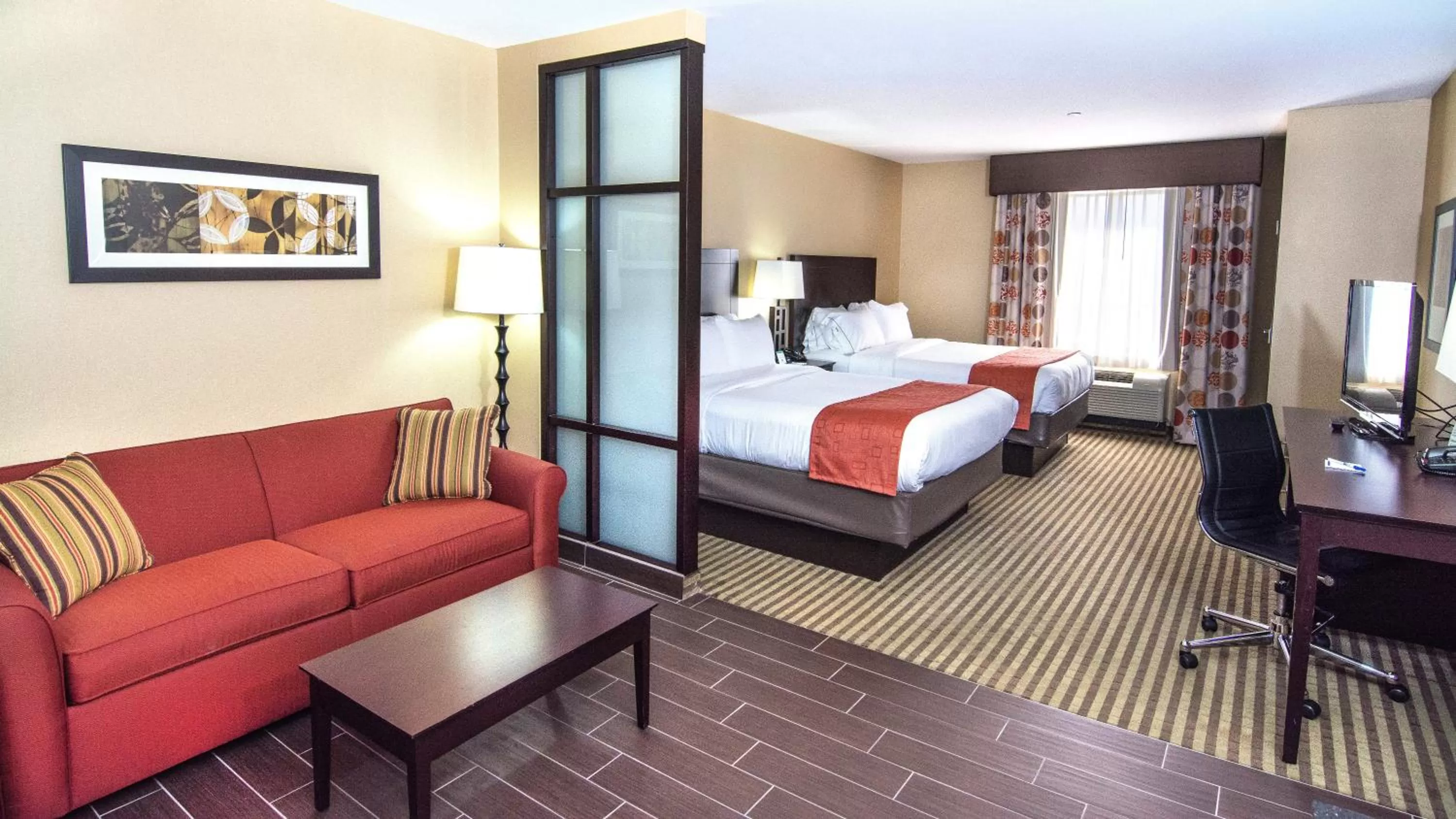 Queen Suite with Two Queen Beds in Holiday Inn Express & Suites Elkton - University Area by IHG