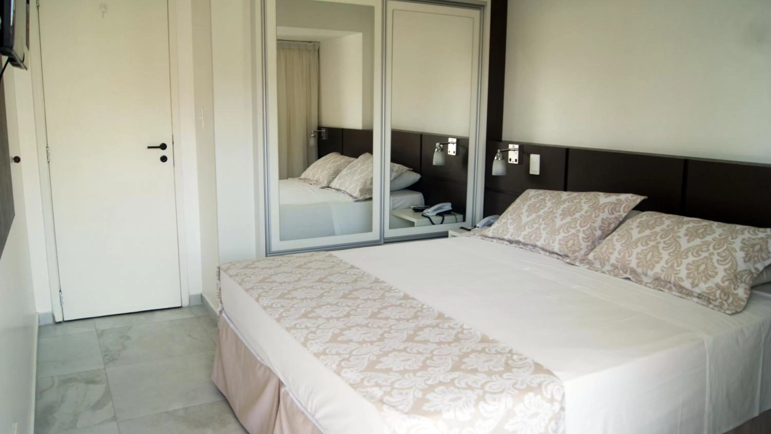 One-Bedroom Apartment - single occupancy in Littoral Tambaú Flat