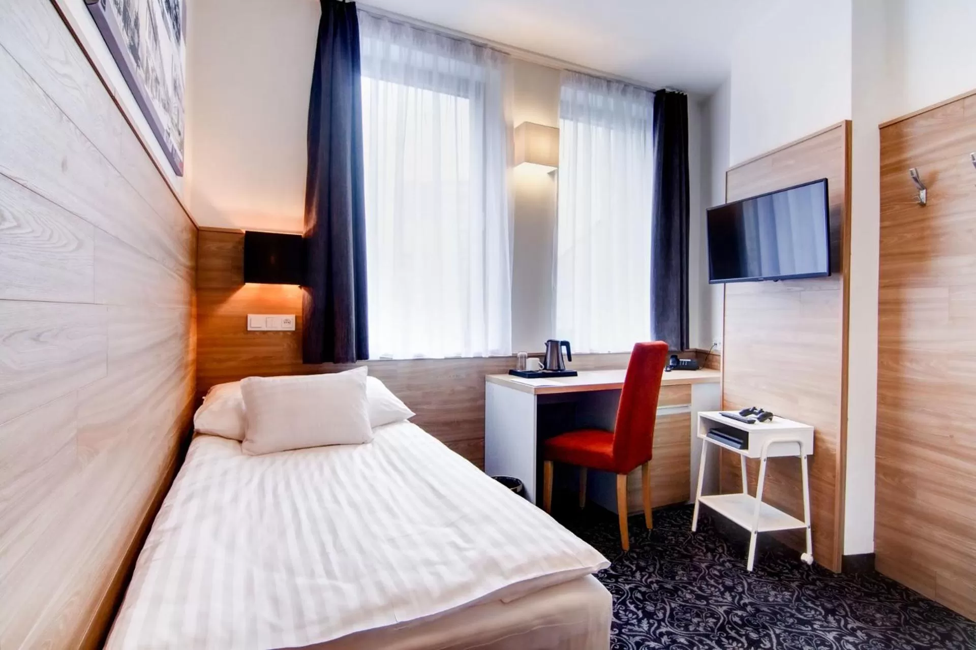 Single Room with Bathroom - single occupancy in Hotel Koflík