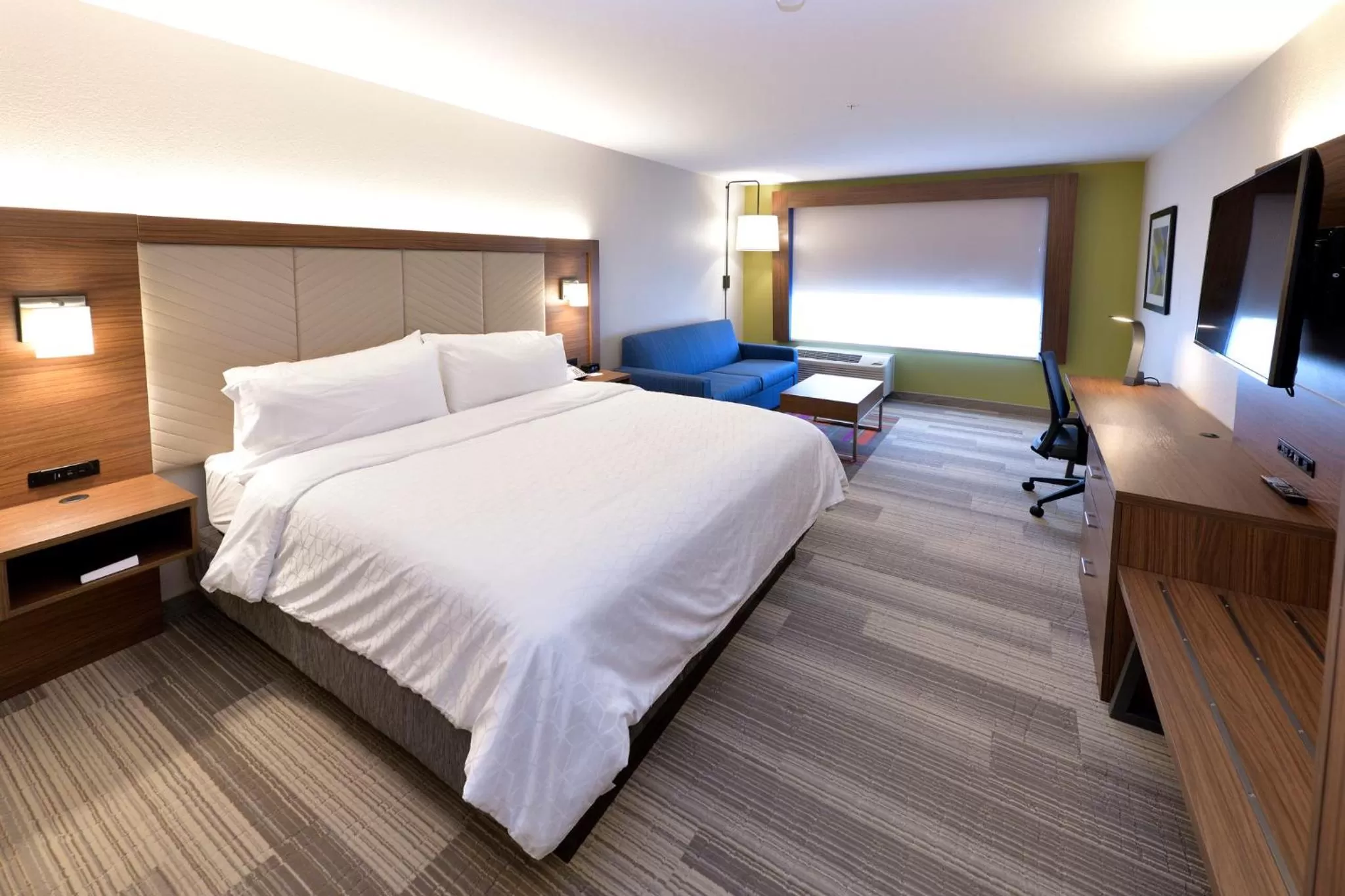 Standard King Room with Sofa Bed in Holiday Inn Express & Suites - Millersburg by IHG