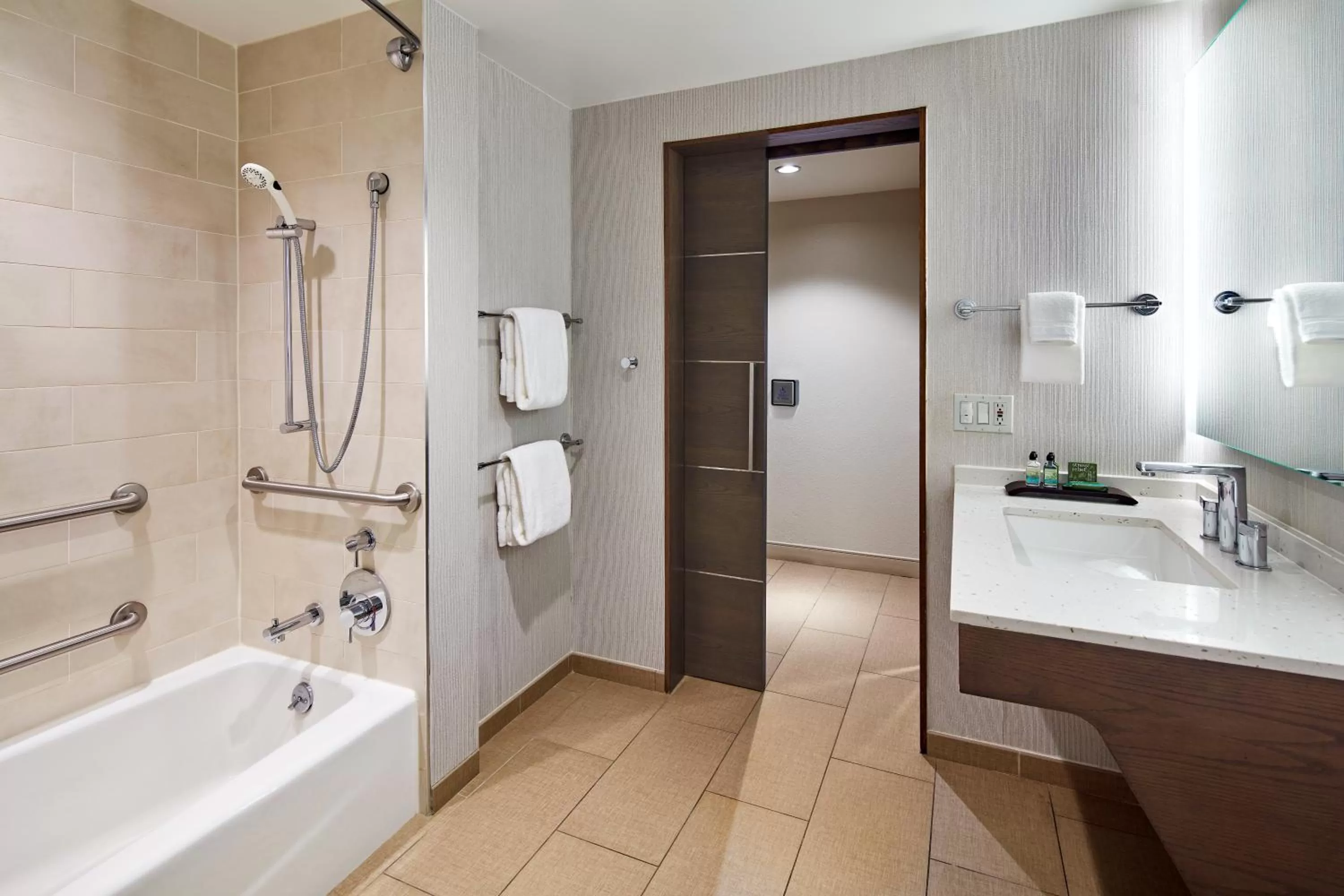 SoCal Fit Room Two Queen in The Anza-a Calabasas Hotel