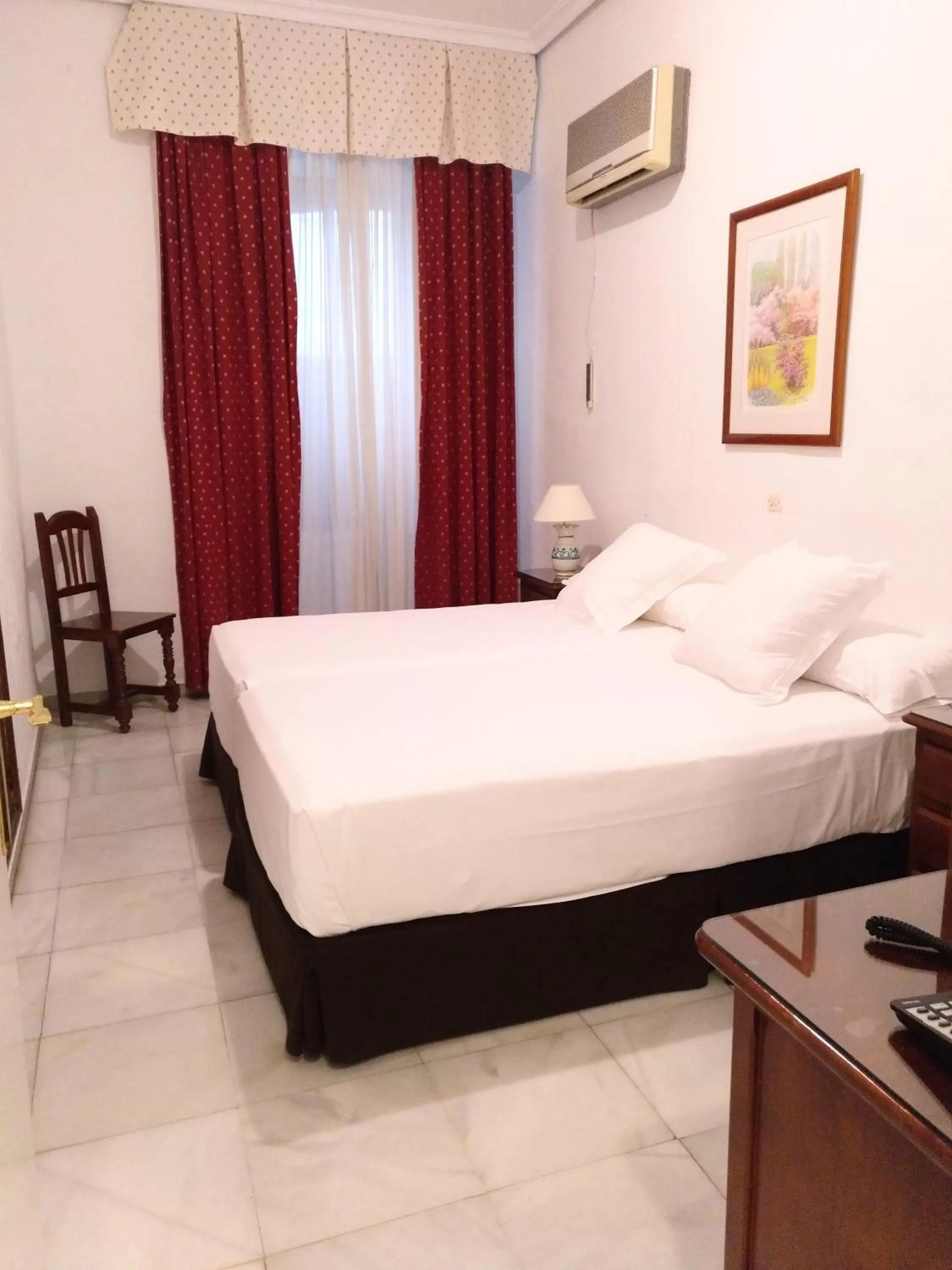  Double twin room ground floor in Hotel Simon